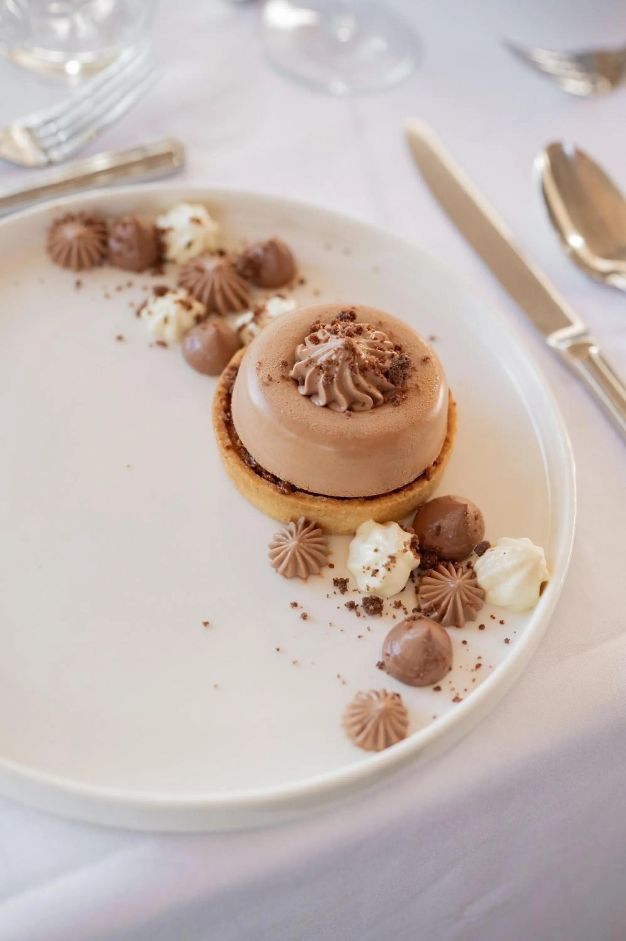 Restaurant/places to eat in Château des Comtes de Challes