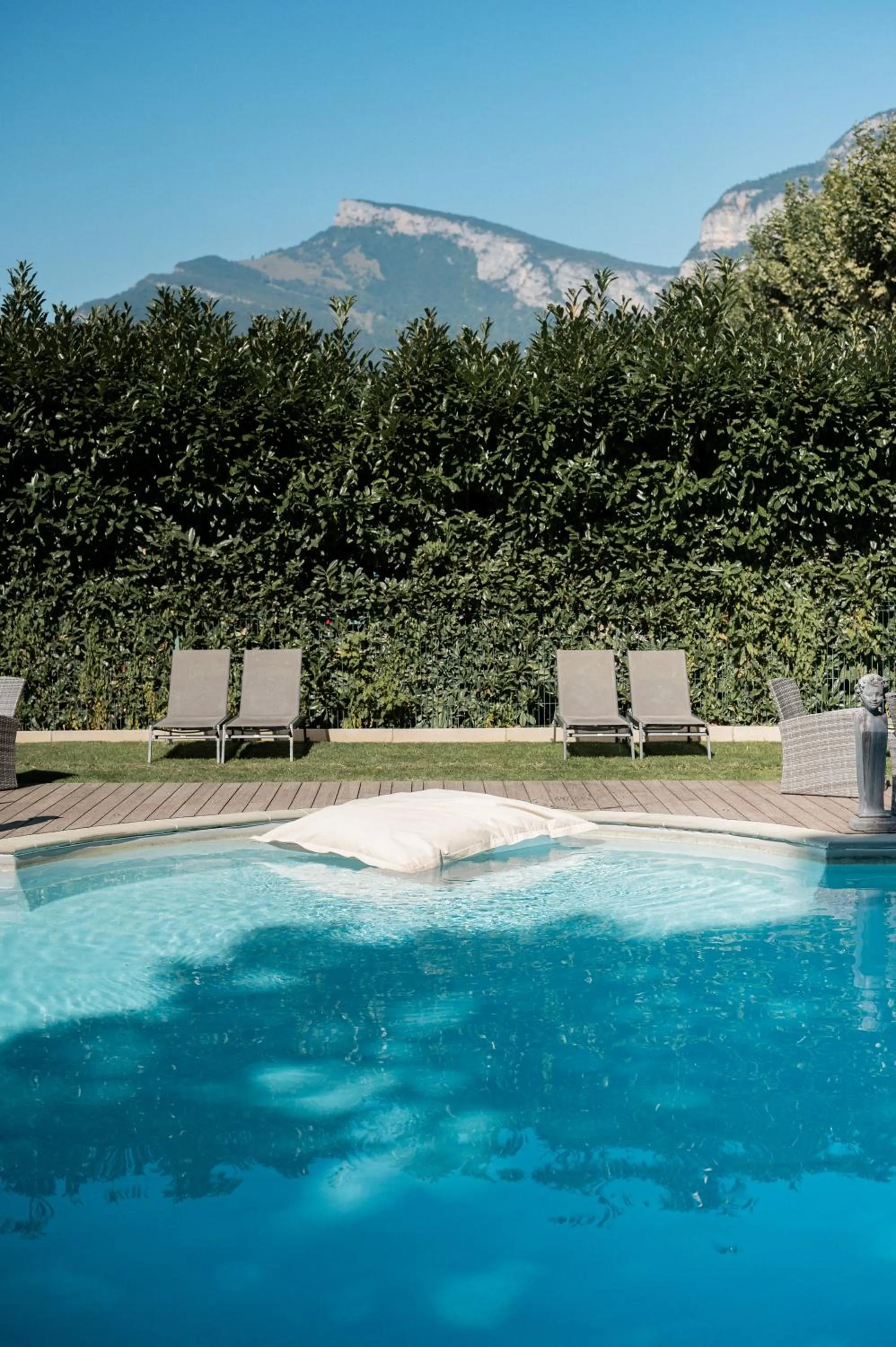 Swimming pool in Château des Comtes de Challes