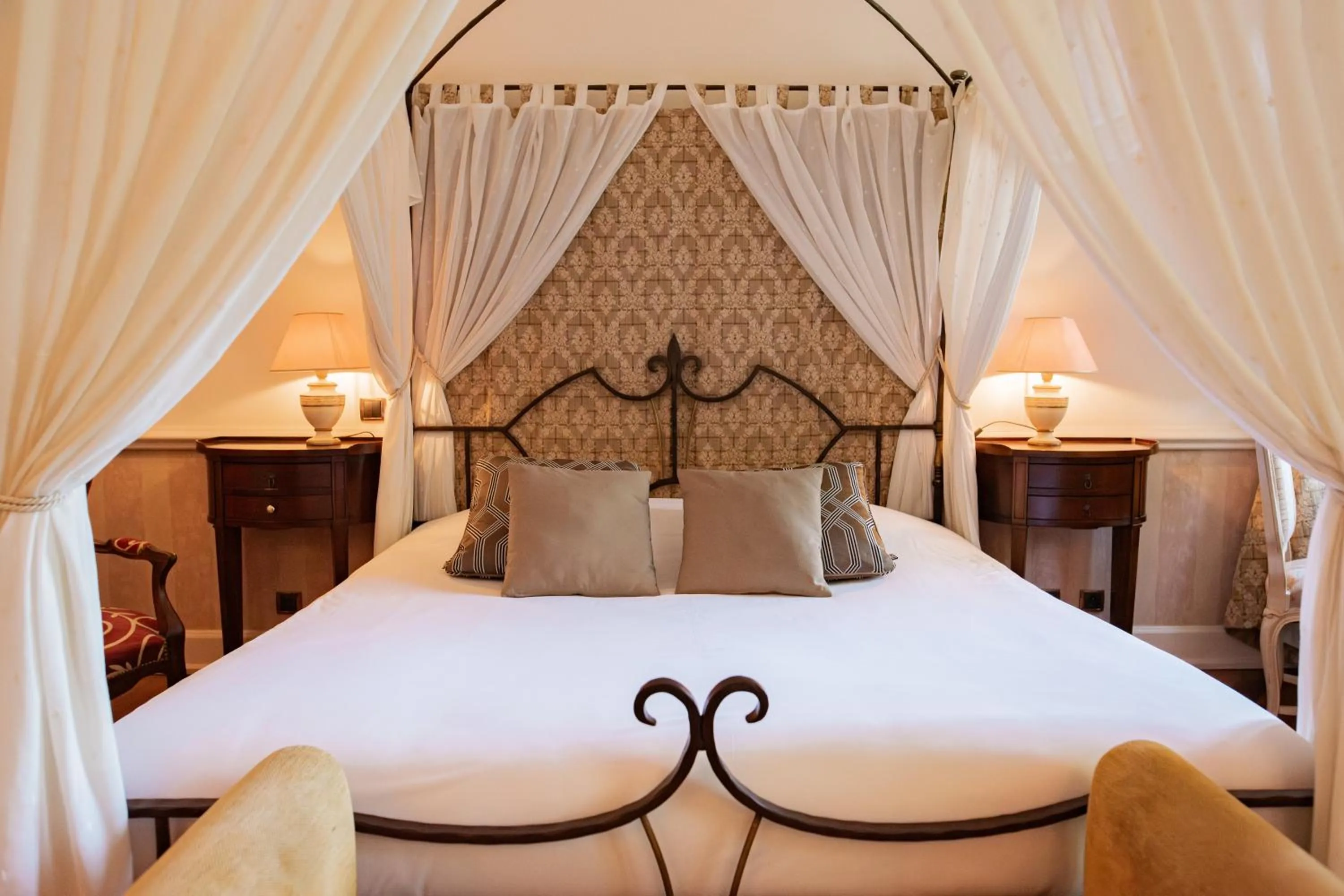 Property building, Bed in Château des Comtes de Challes