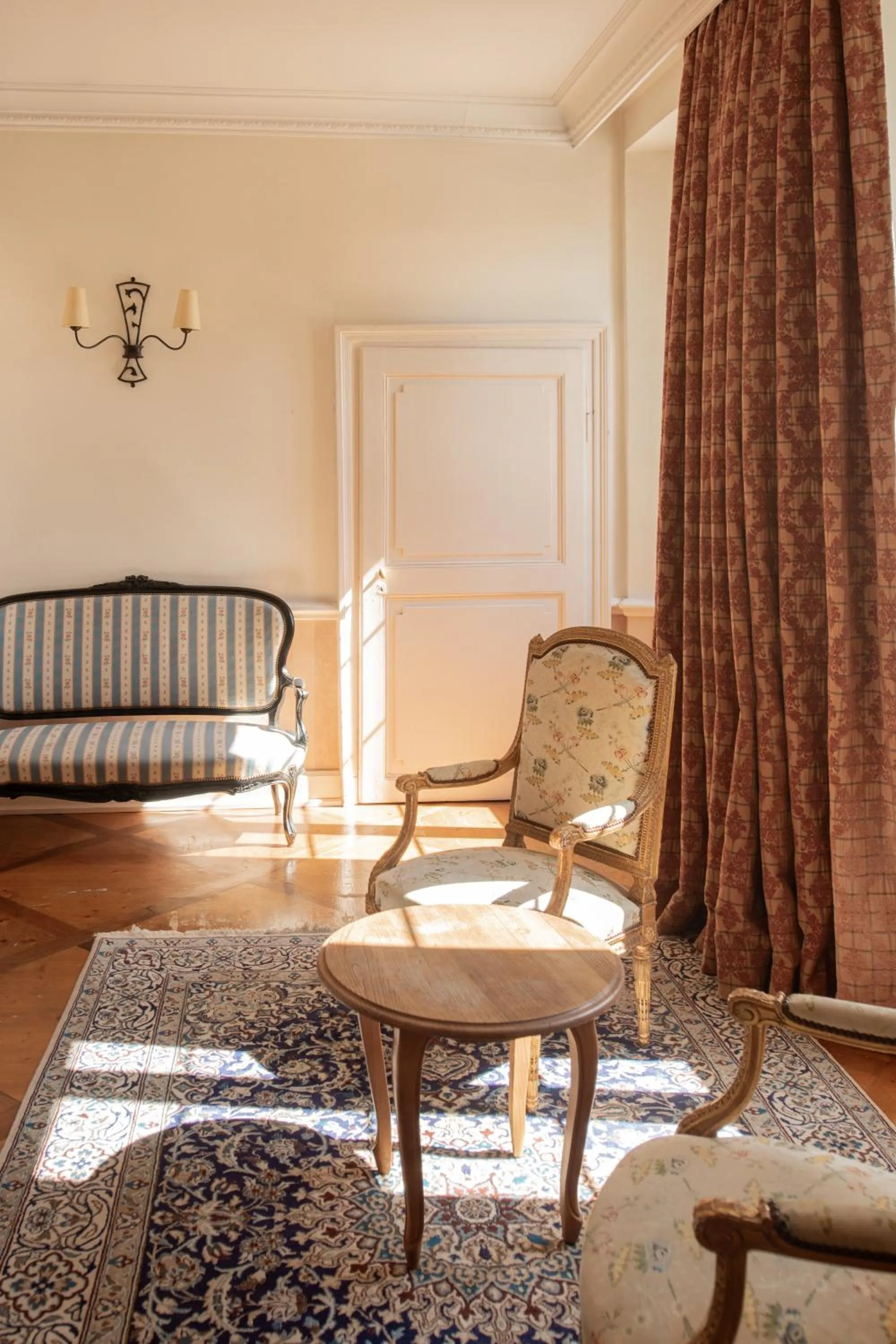 Property building, Bed in Château des Comtes de Challes