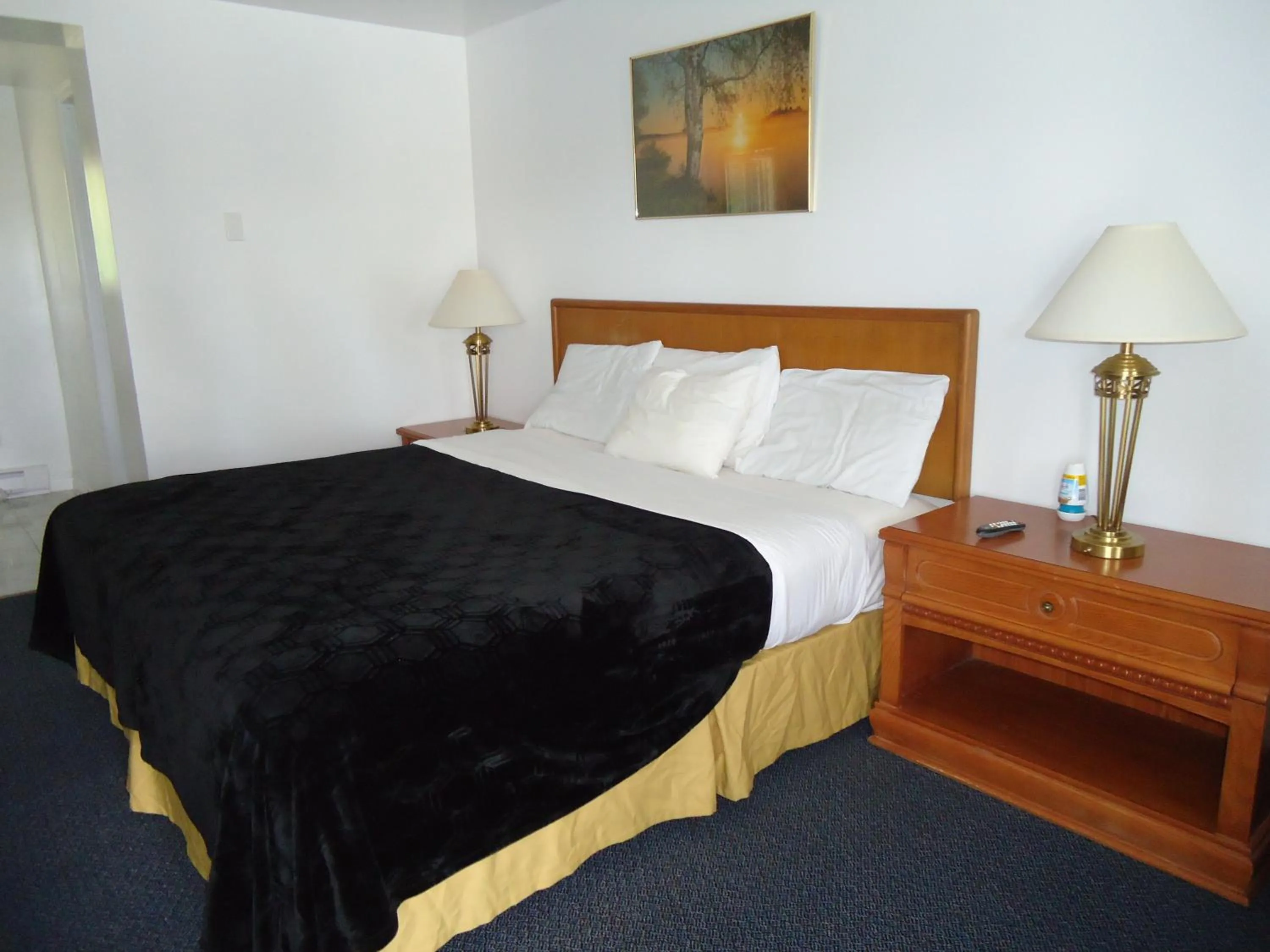 Bed in Westmount Motel