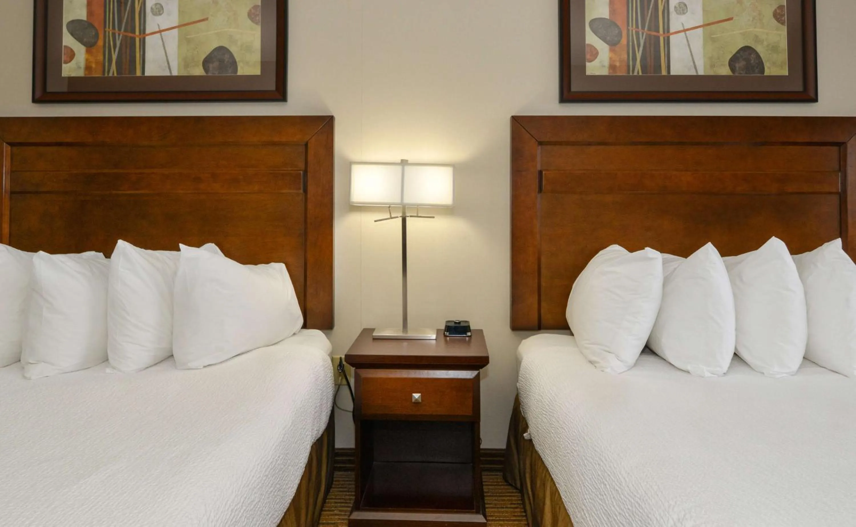 Bedroom, Bed in Coast Weyburn Hotel