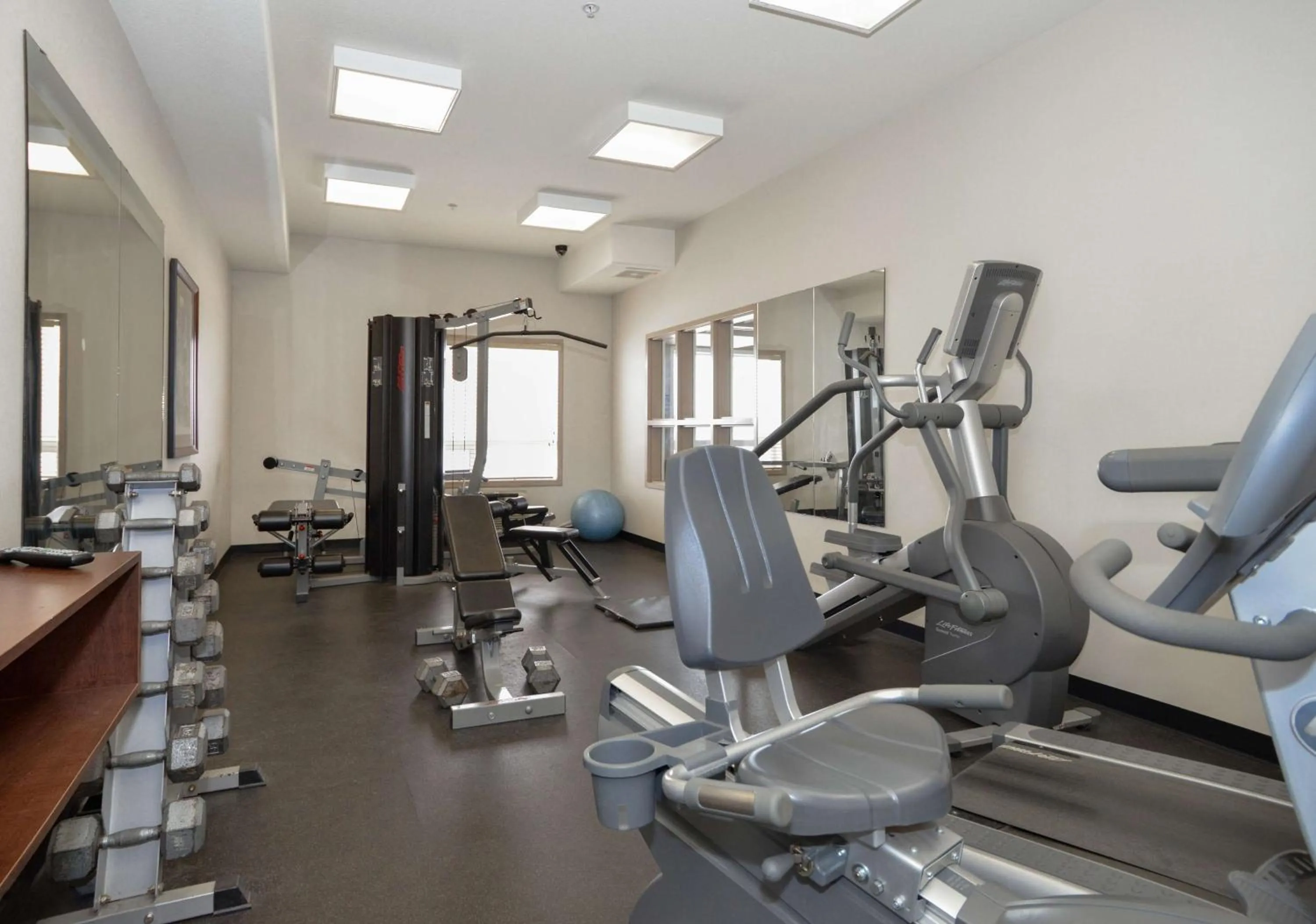 Fitness centre/facilities in Coast Weyburn Hotel