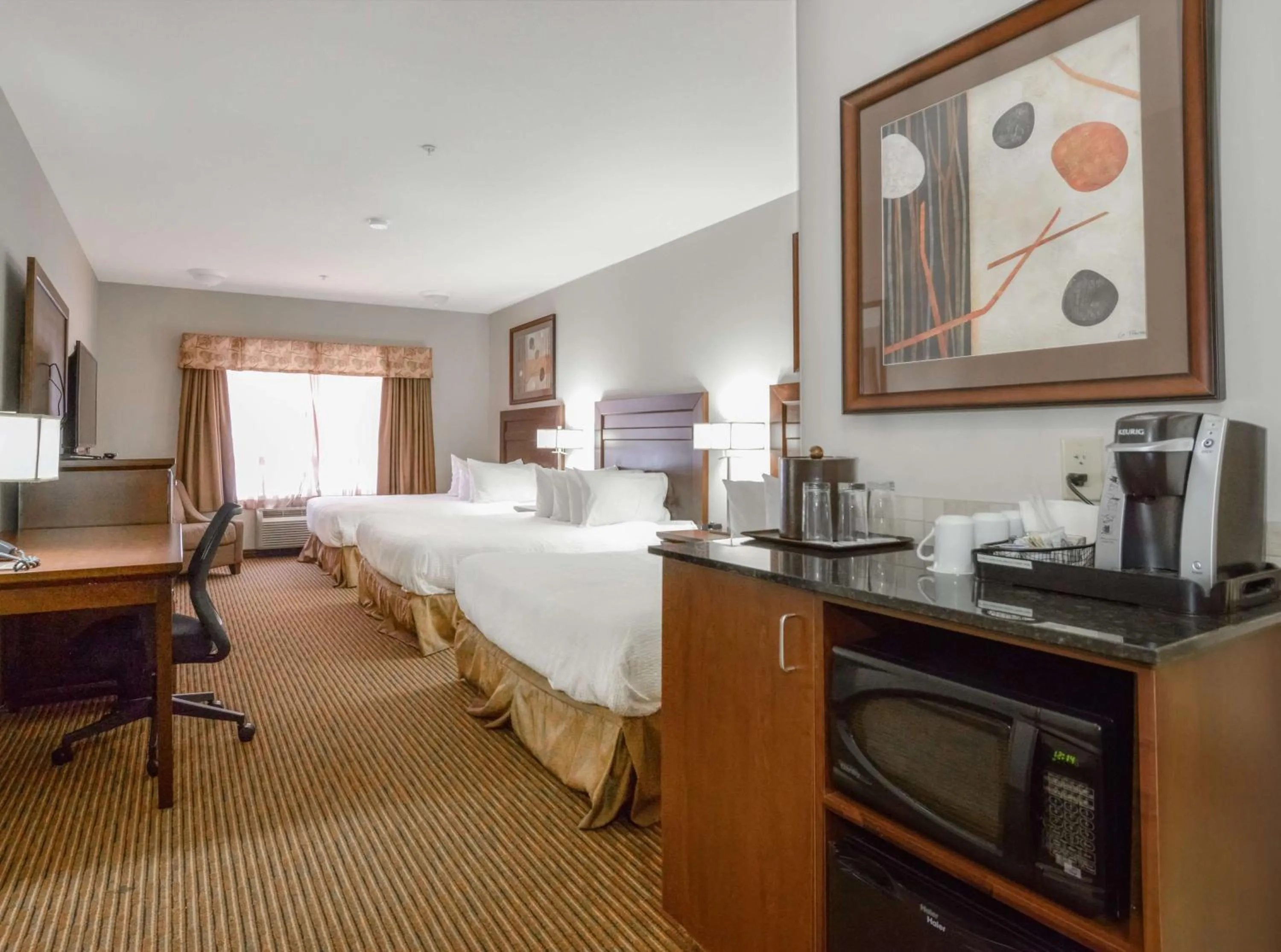 Bedroom, Bed in Coast Weyburn Hotel