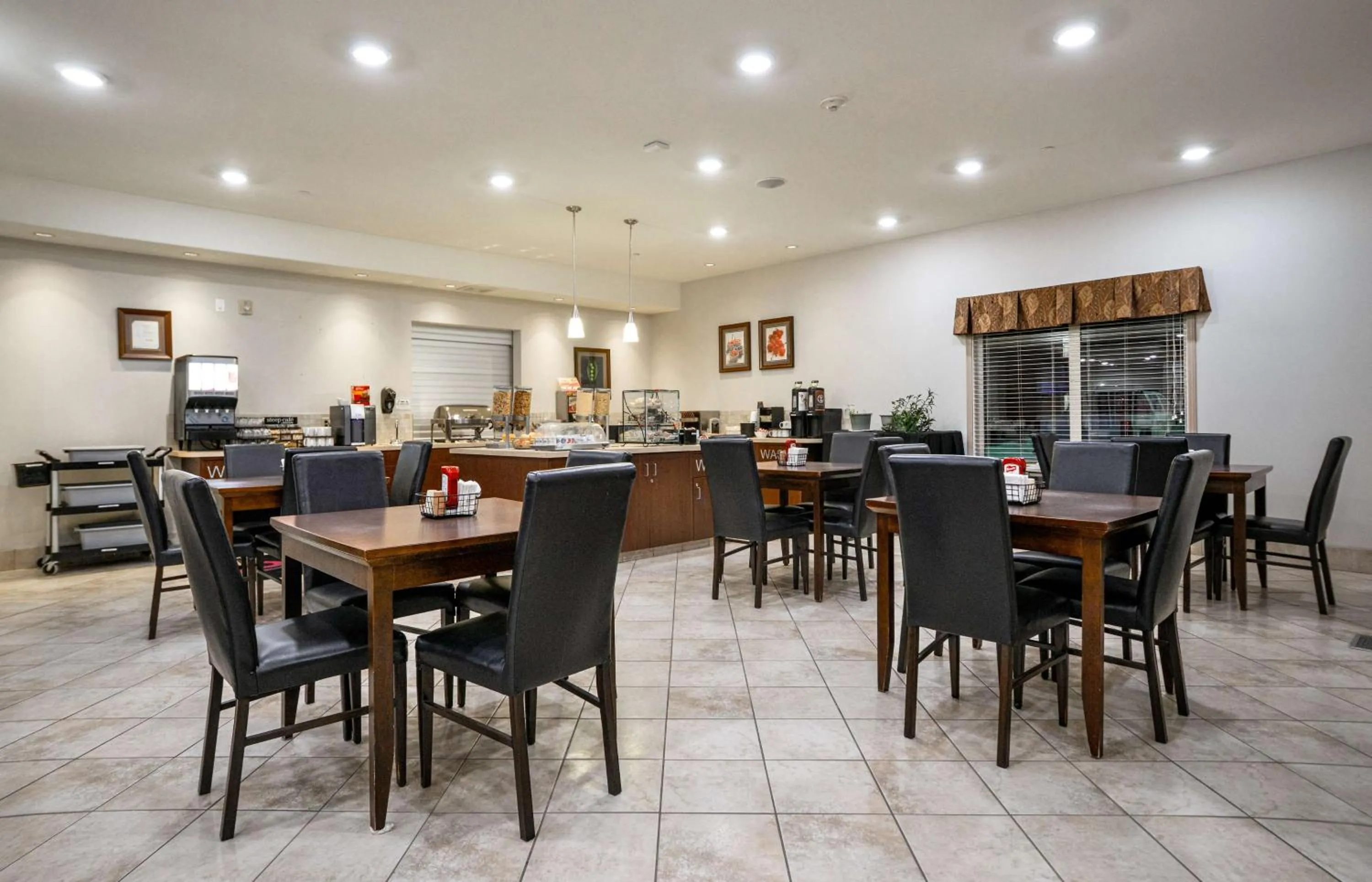 Breakfast in Coast Weyburn Hotel