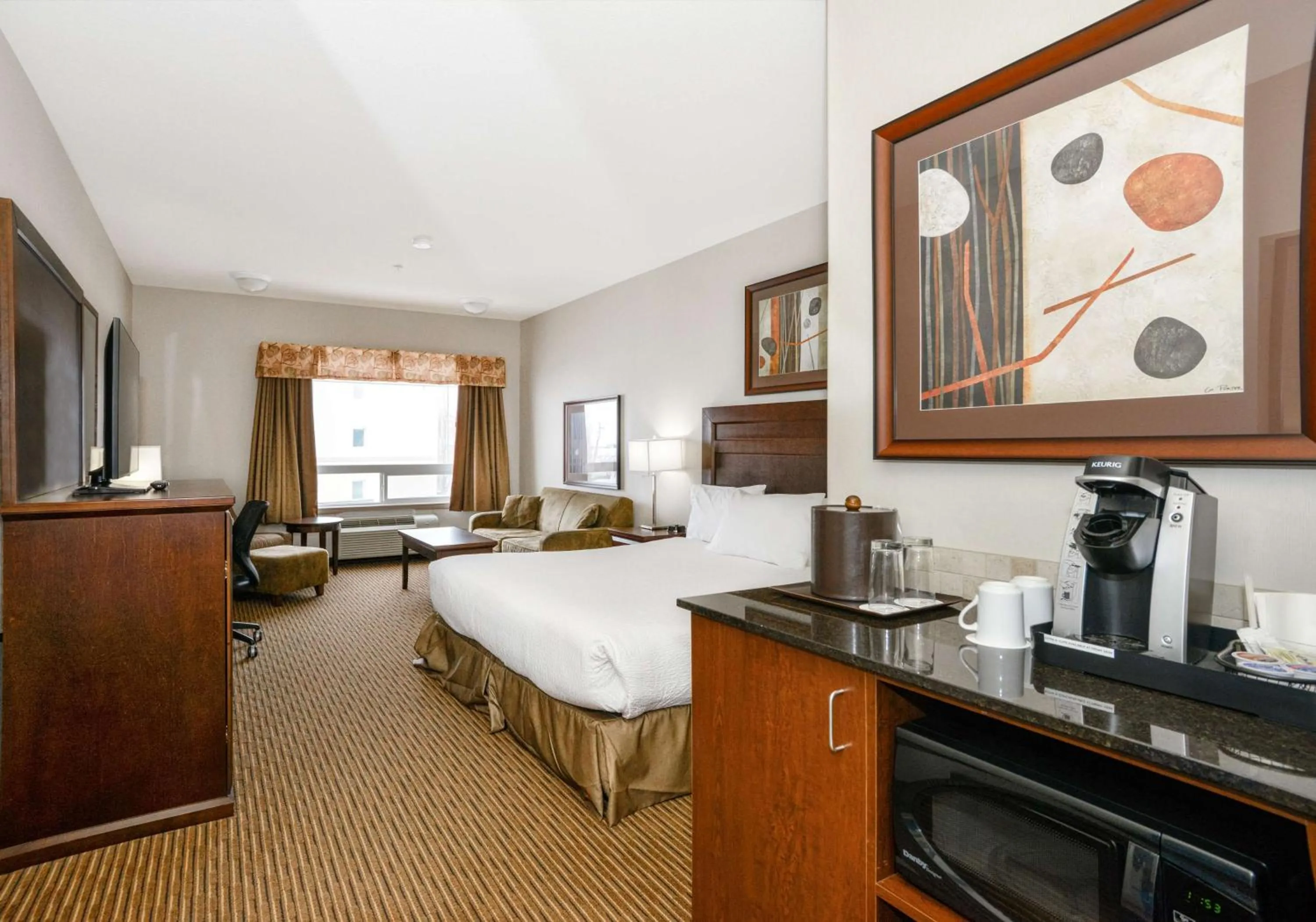 Bedroom, Bed in Coast Weyburn Hotel