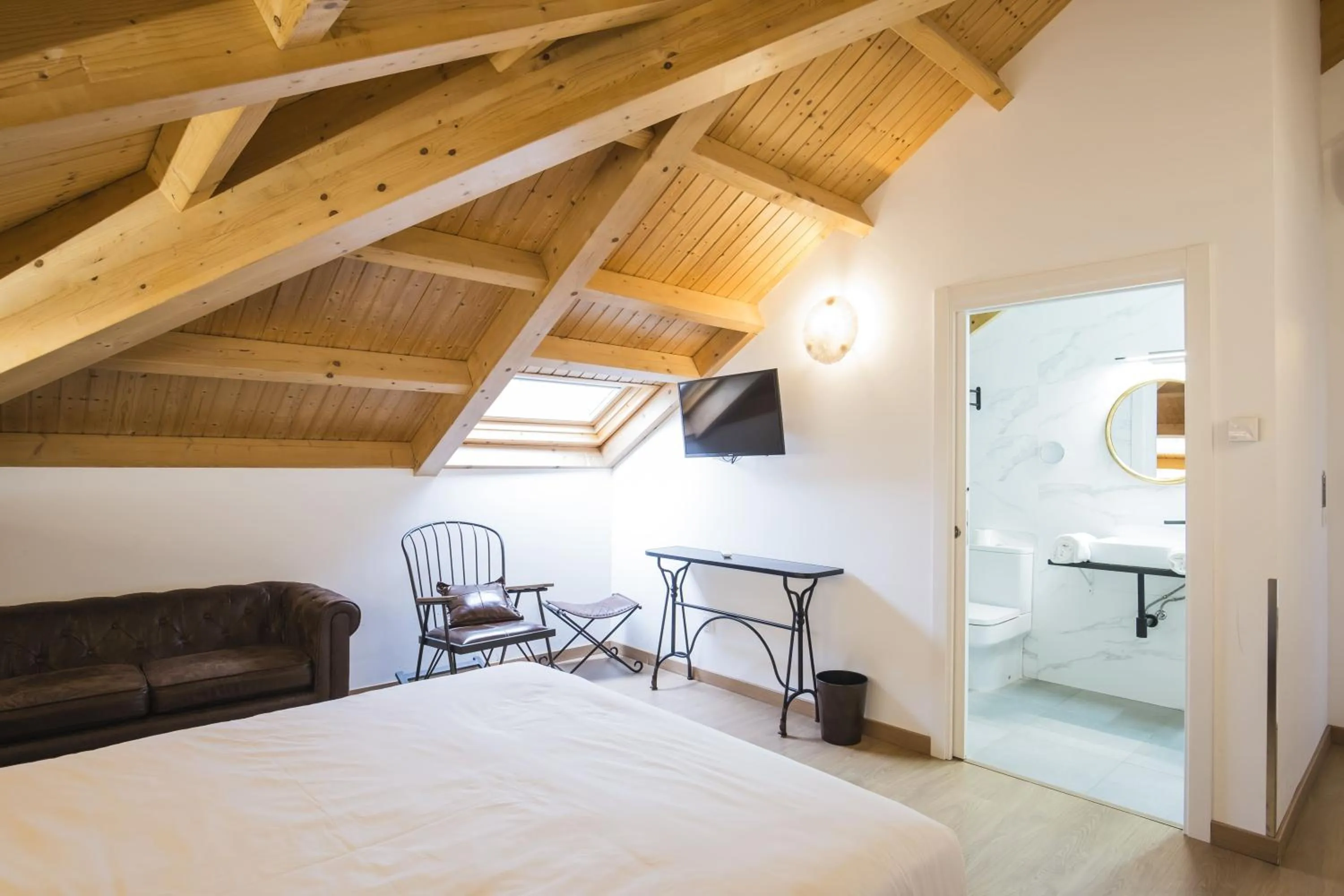 Photo of the whole room, Bed in Hotel Alda Triacastela