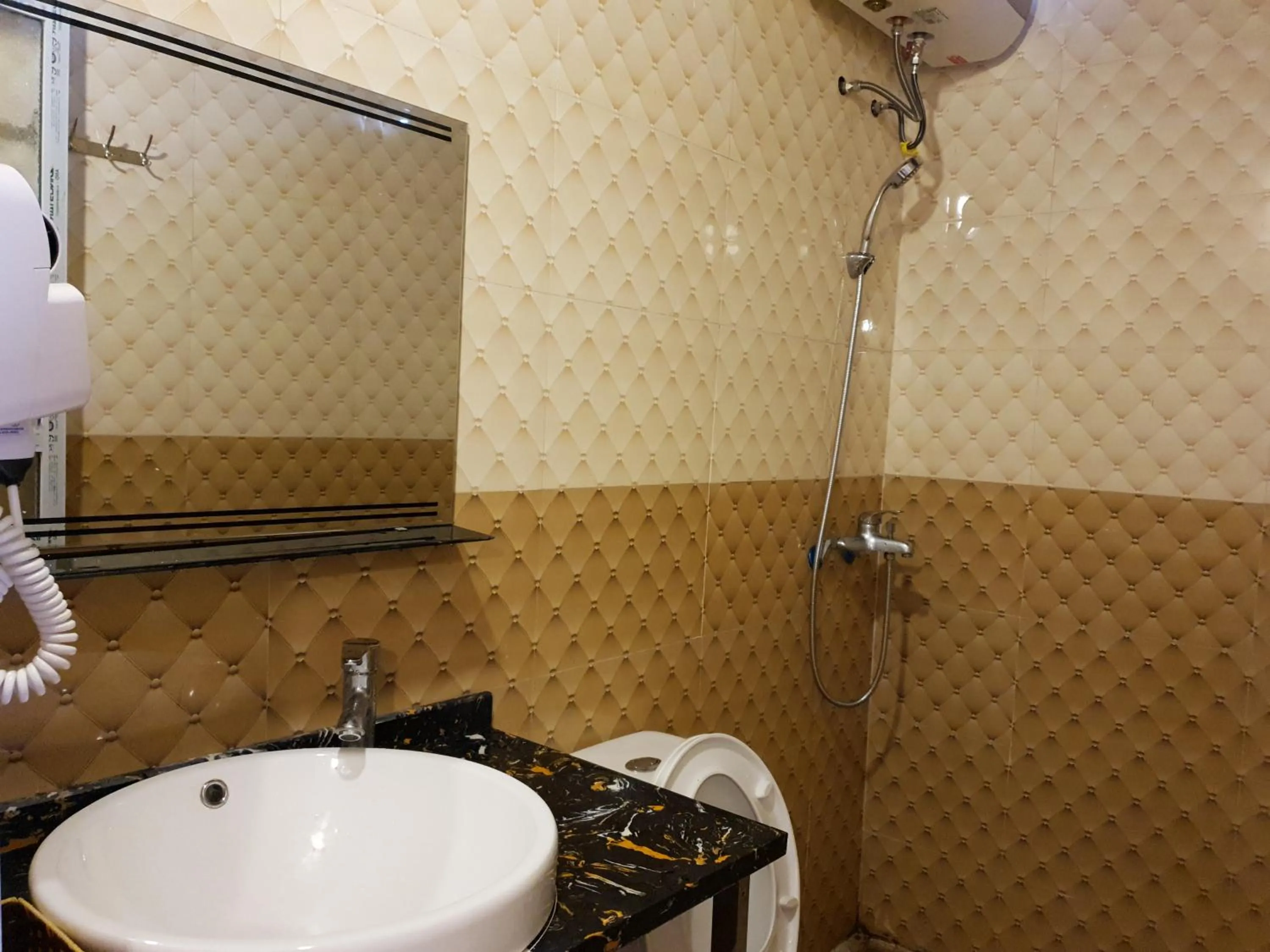 Bathroom in Dang Khoa Homestay