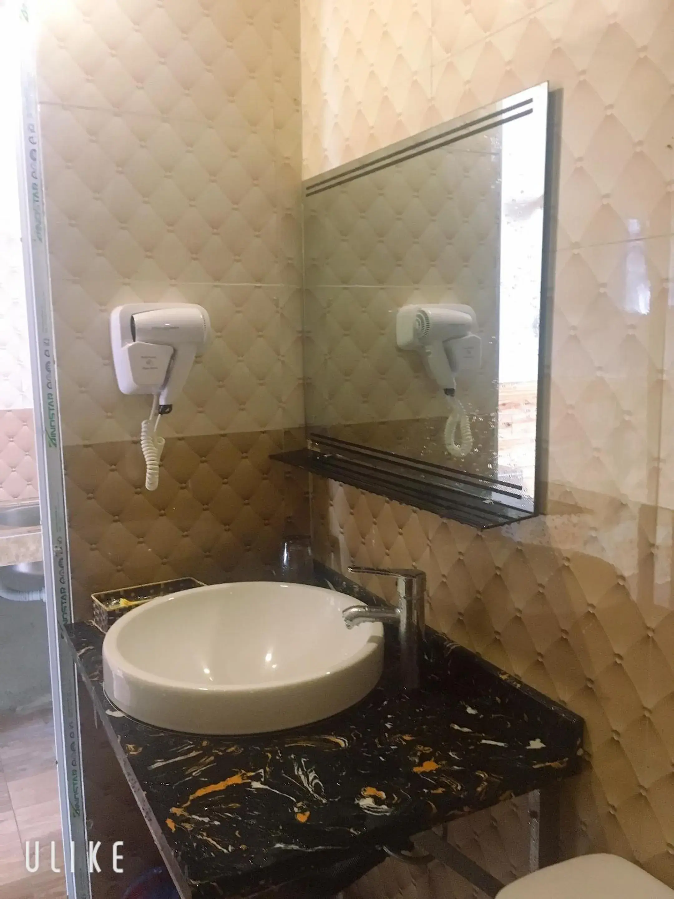 King Room with Garden View - single occupancy in Dang Khoa Homestay King Room with Garden View - single occupancy in Dang Khoa Homestay