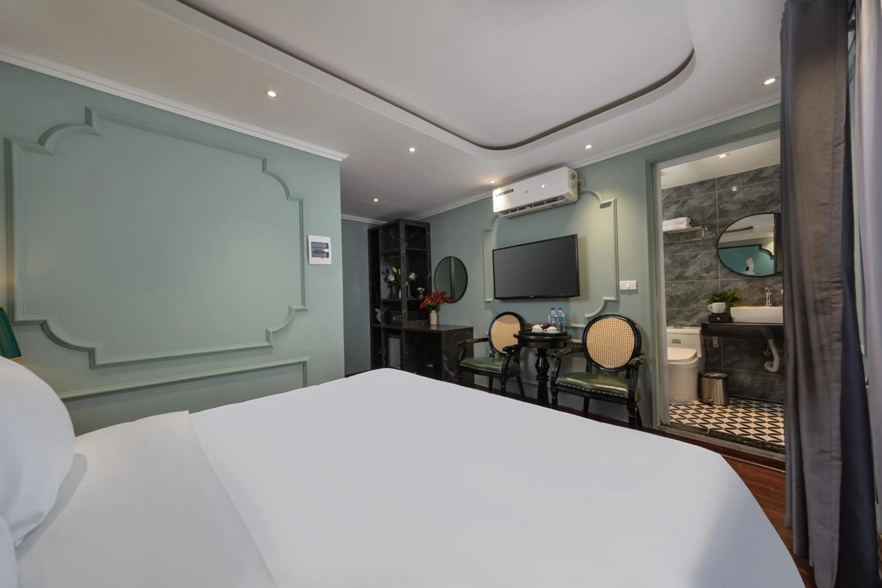 Bedroom, Bed in Madelise Grand Hotel