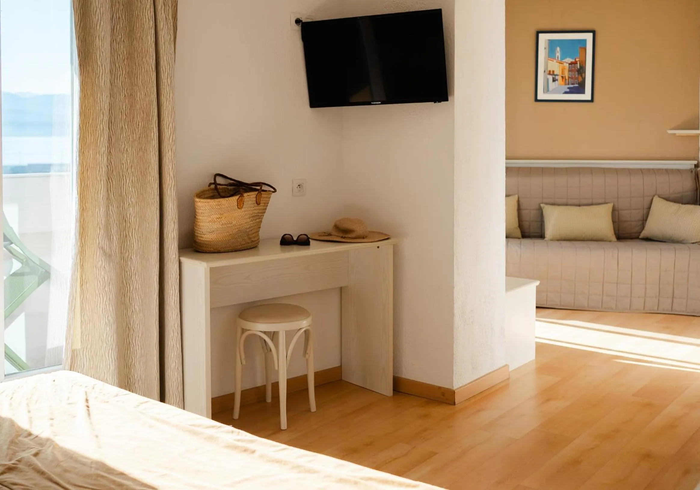 Bedroom, Bed in Hôtel Du Golfe