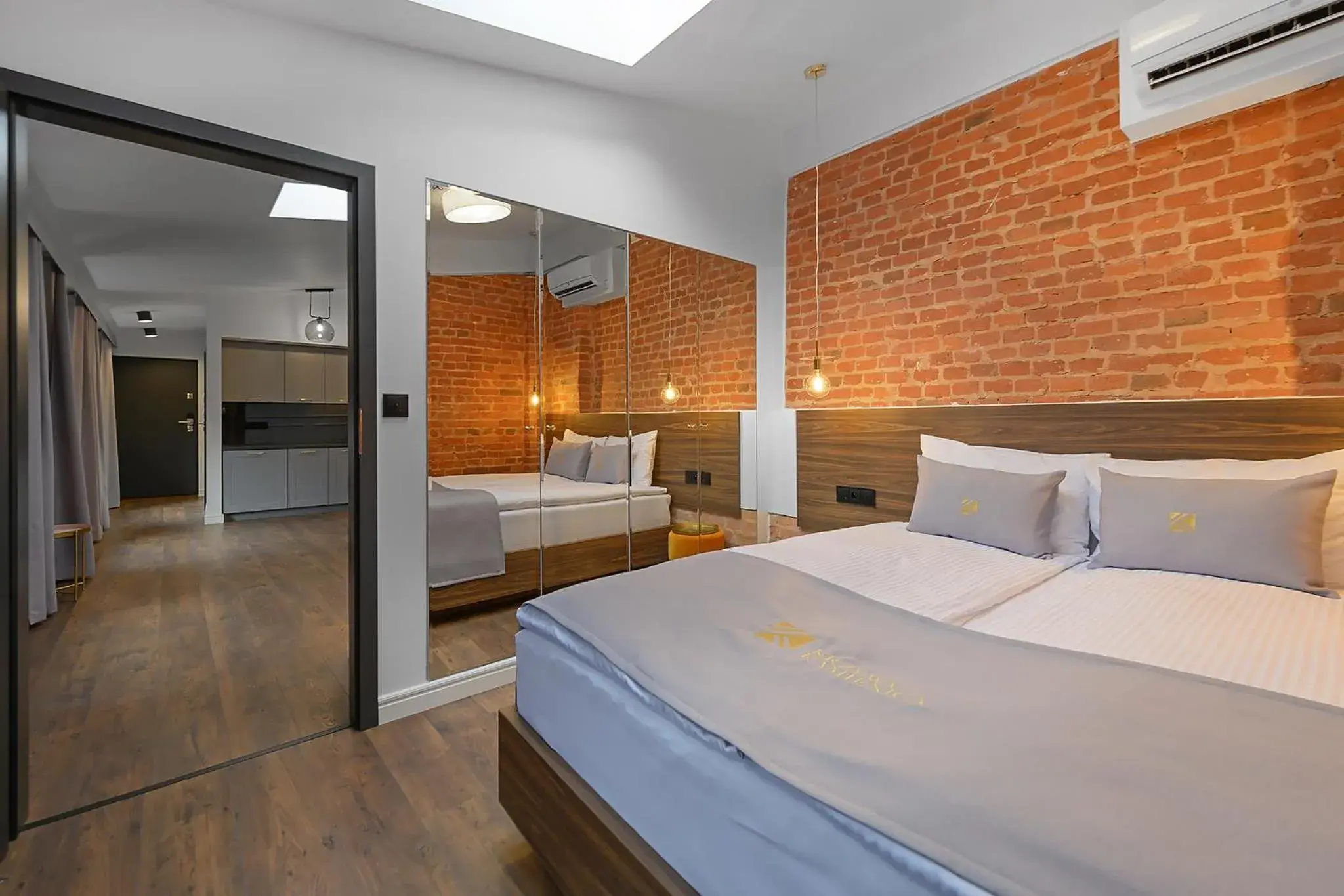 Deluxe Suite in the attic in Aparthotel Krzywa Kamienica Deluxe Suite in the attic in Aparthotel Krzywa Kamienica