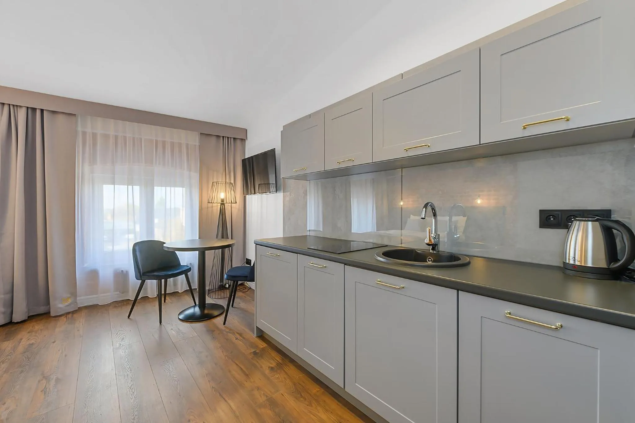 Kitchen or kitchenette in Aparthotel Krzywa Kamienica