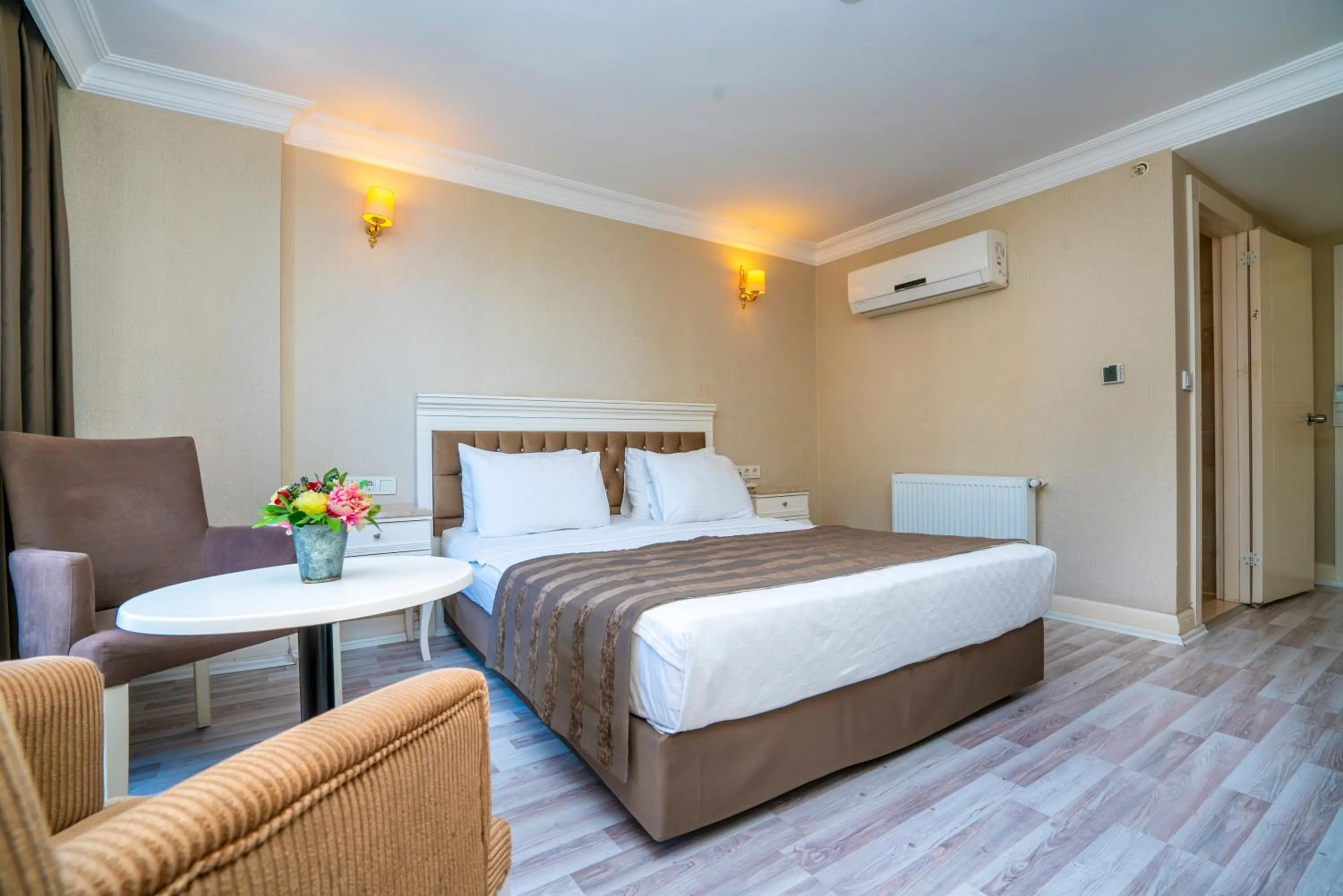 Bed in Topkapi Old City Kensington Hotel Ottoman Heritage