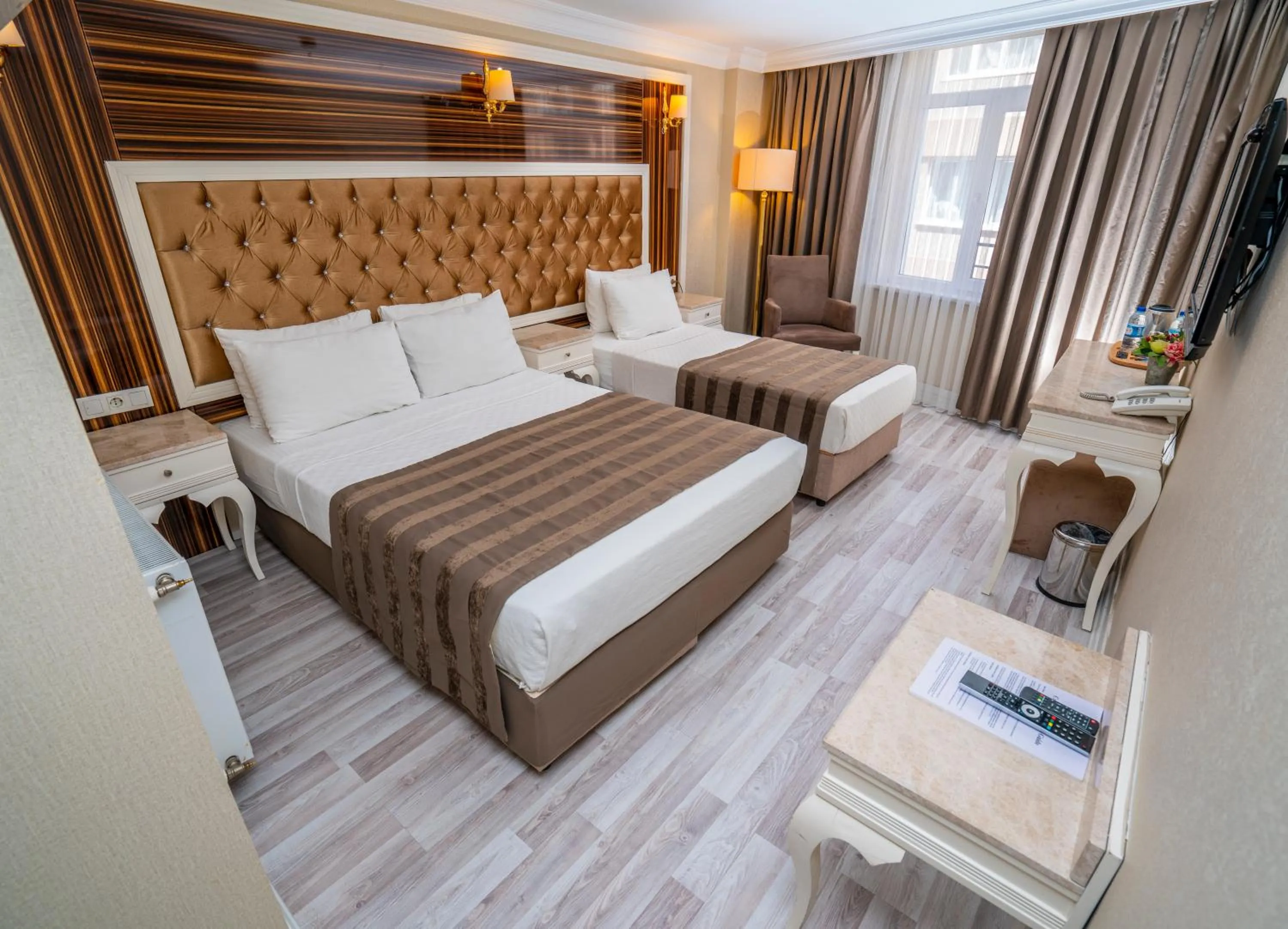 Communal lounge/ TV room, Bed in Topkapi Old City Kensington Hotel Ottoman Heritage