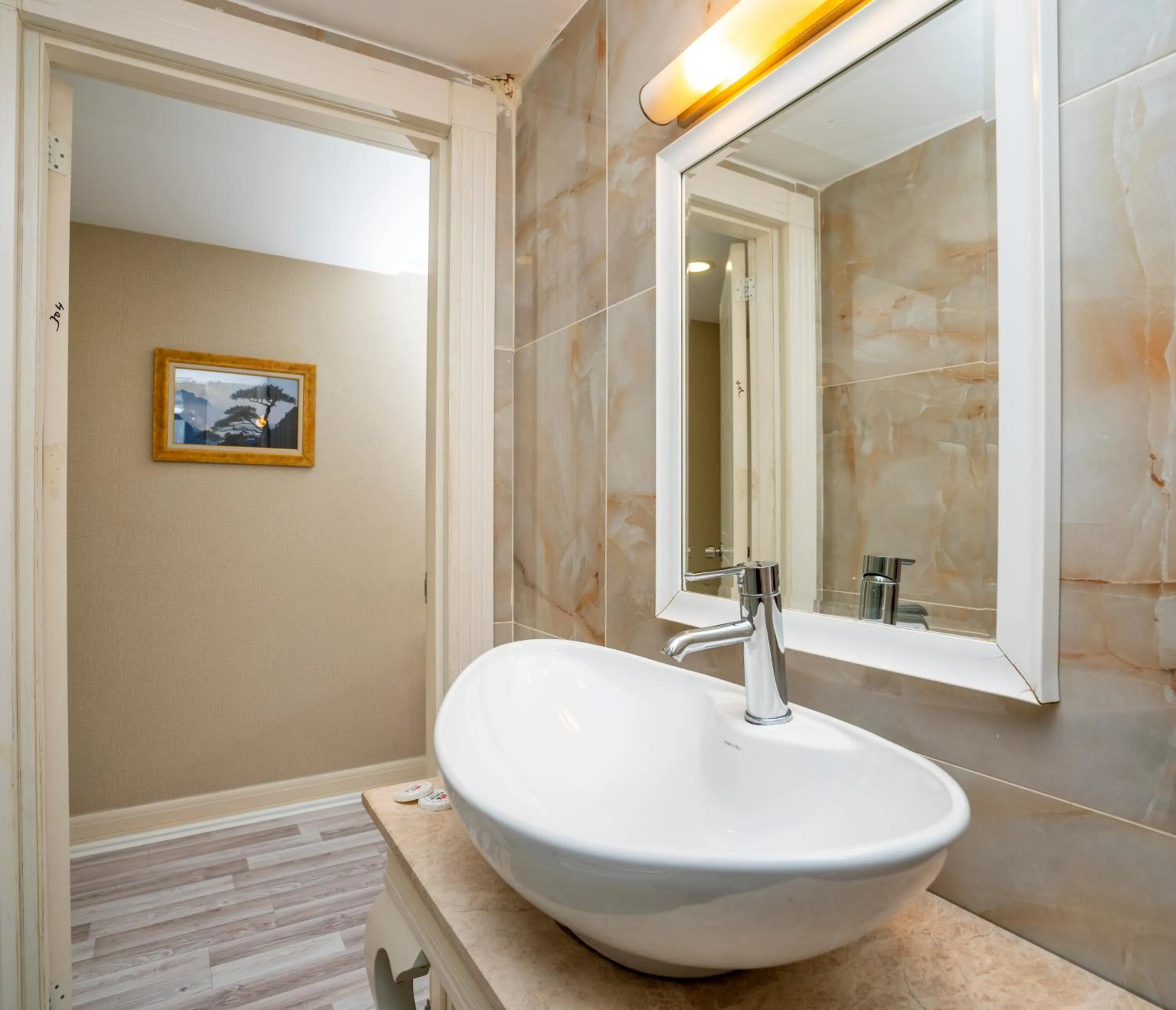 Shower in Topkapi Old City Kensington Hotel Ottoman Heritage