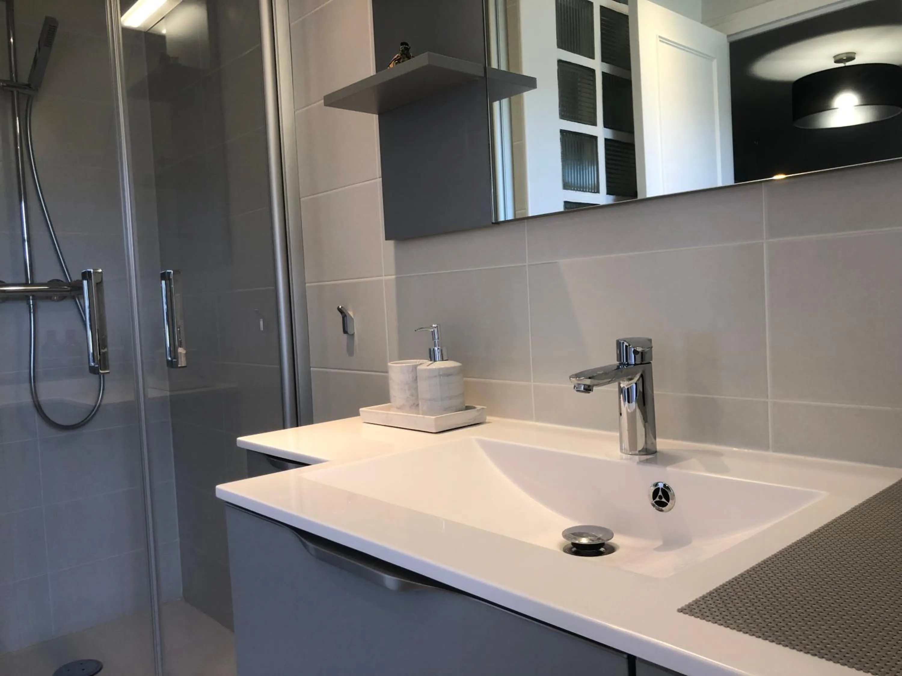 Shower in MAISON BLANCHE