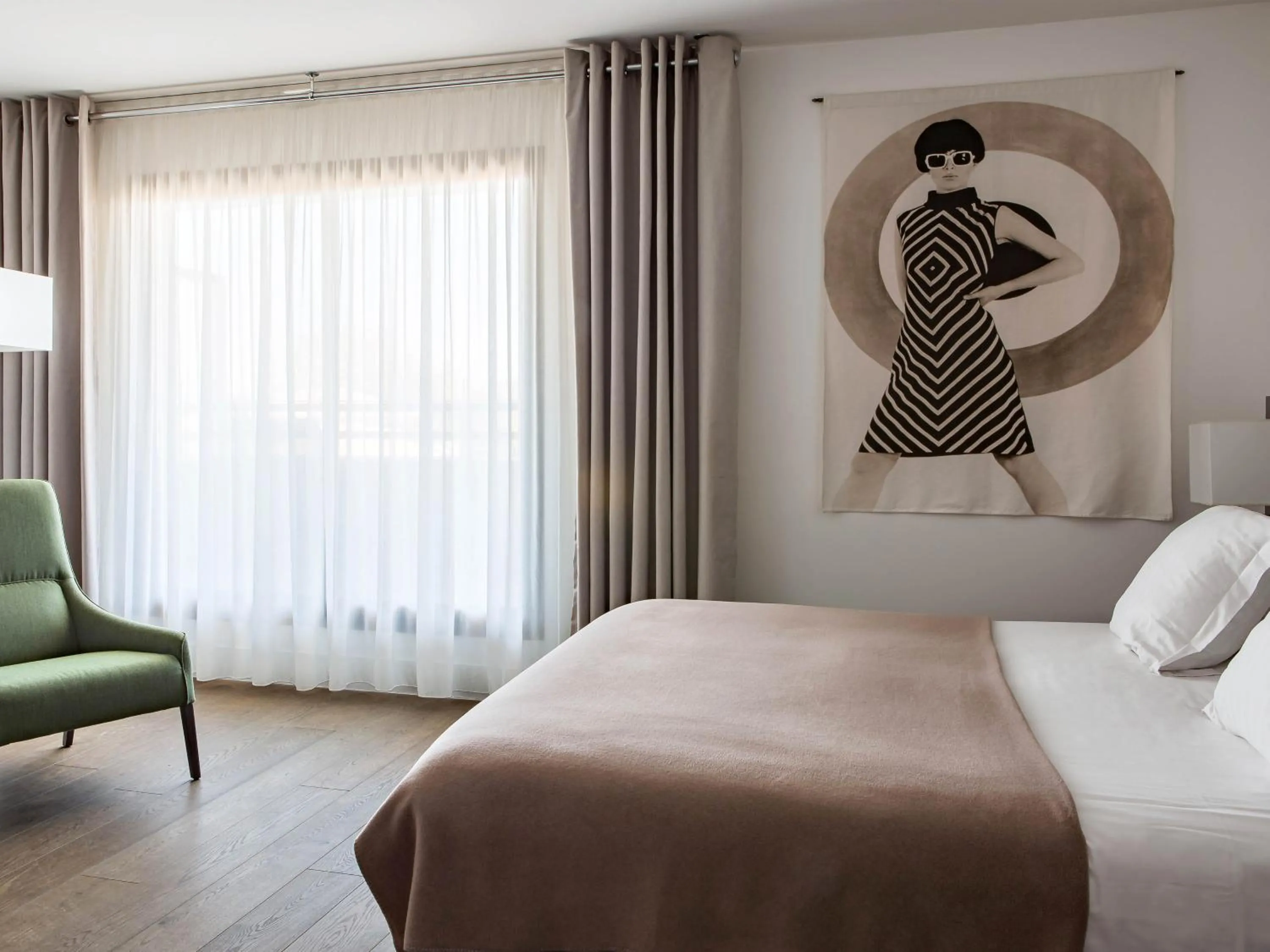 Bedroom, Bed in New Hotel of Marseille - Vieux Port