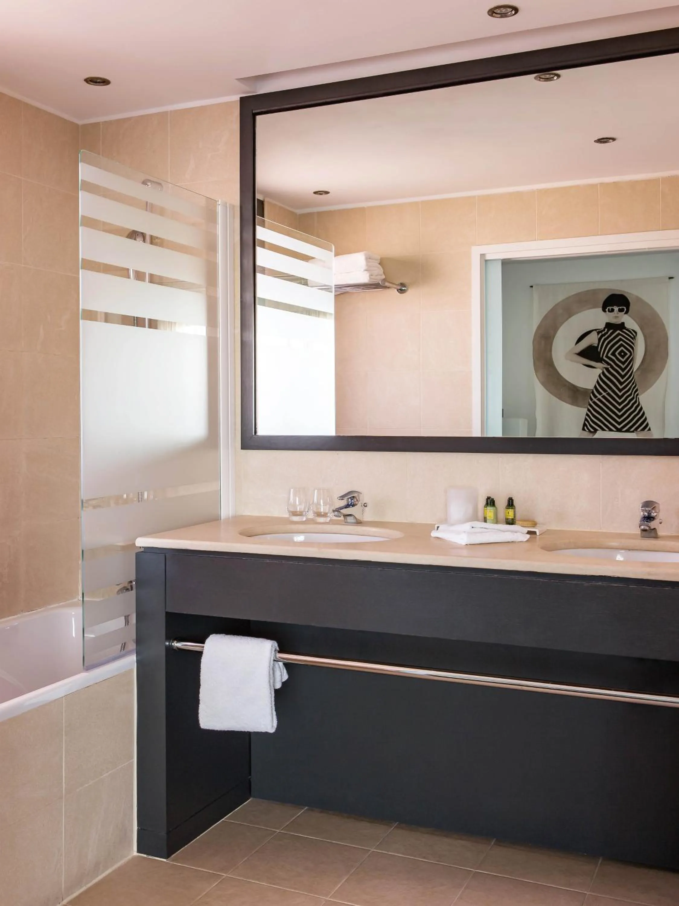 Bathroom in New Hotel of Marseille - Vieux Port