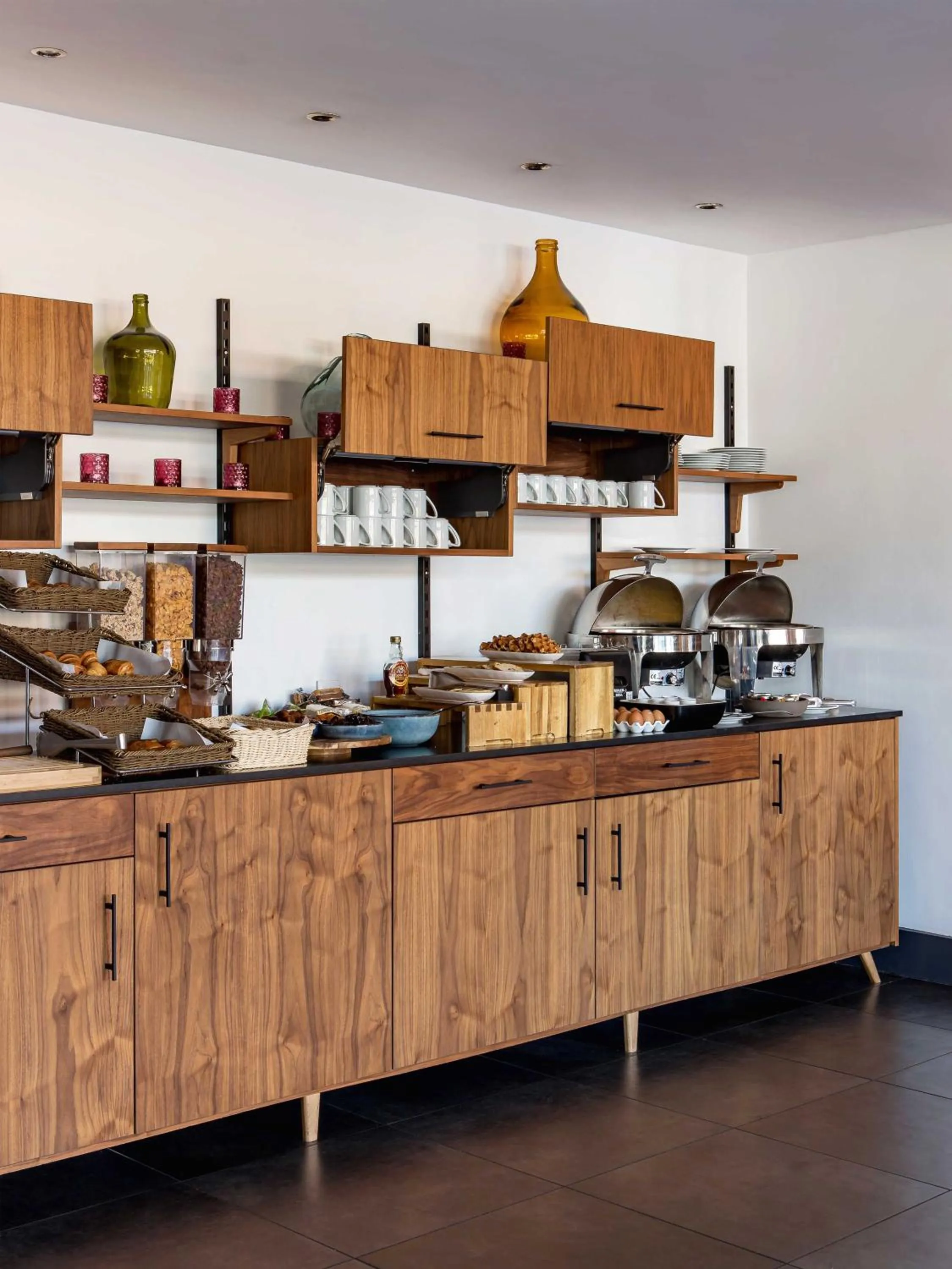 Breakfast in New Hotel of Marseille - Vieux Port