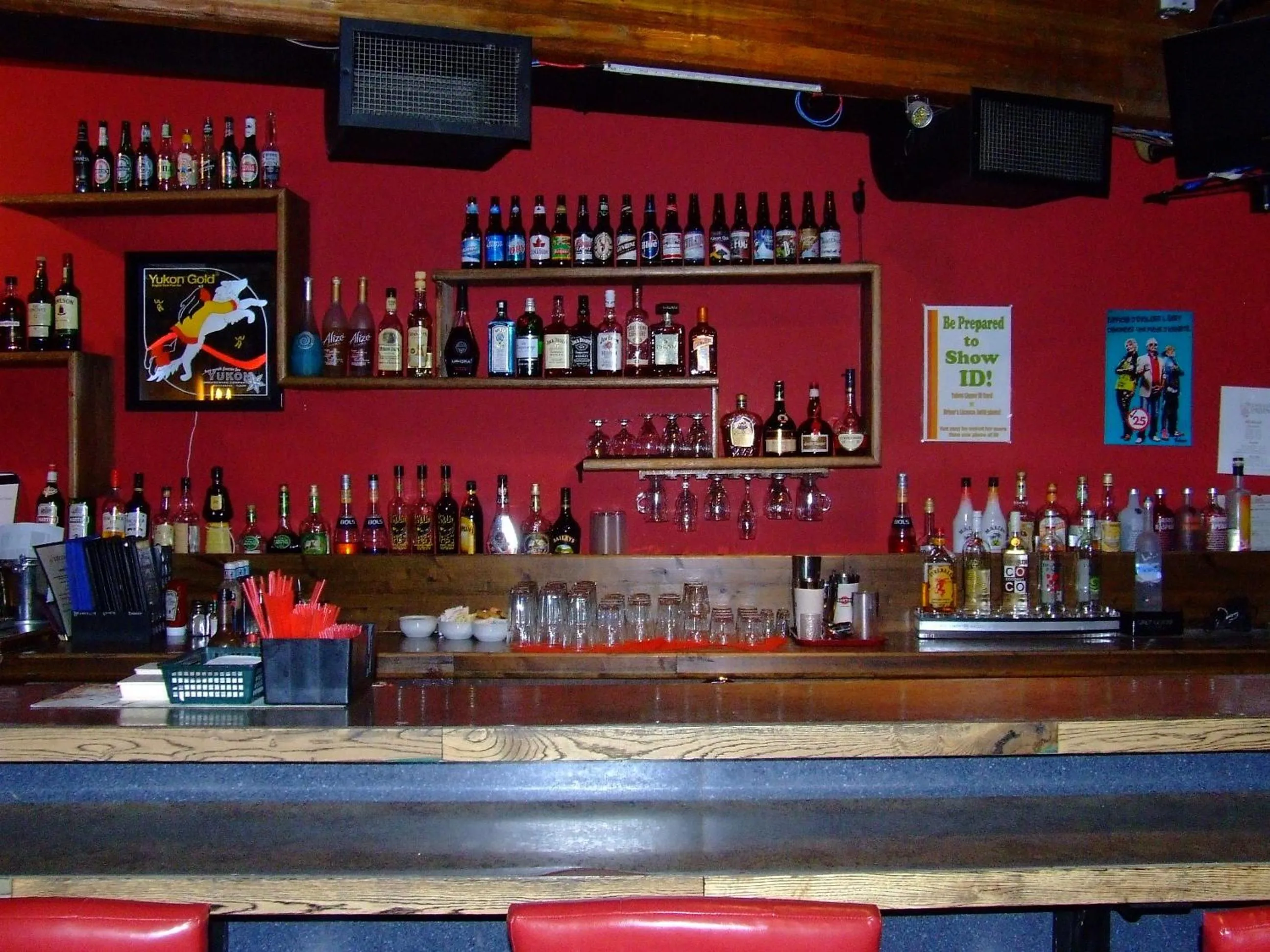 Lounge or bar in The Yukon Inn
