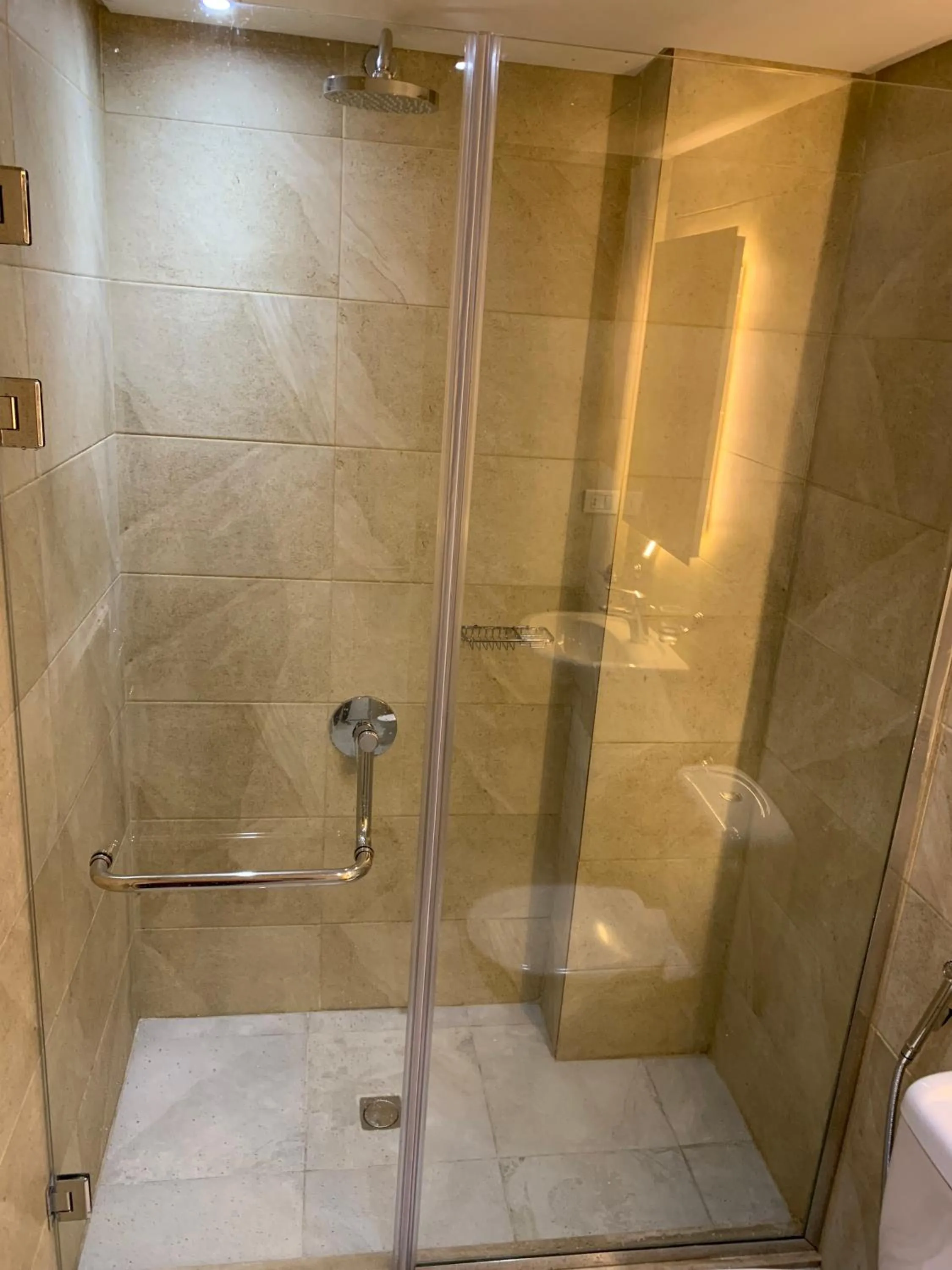 Shower in Miramar Talaat Harb Square