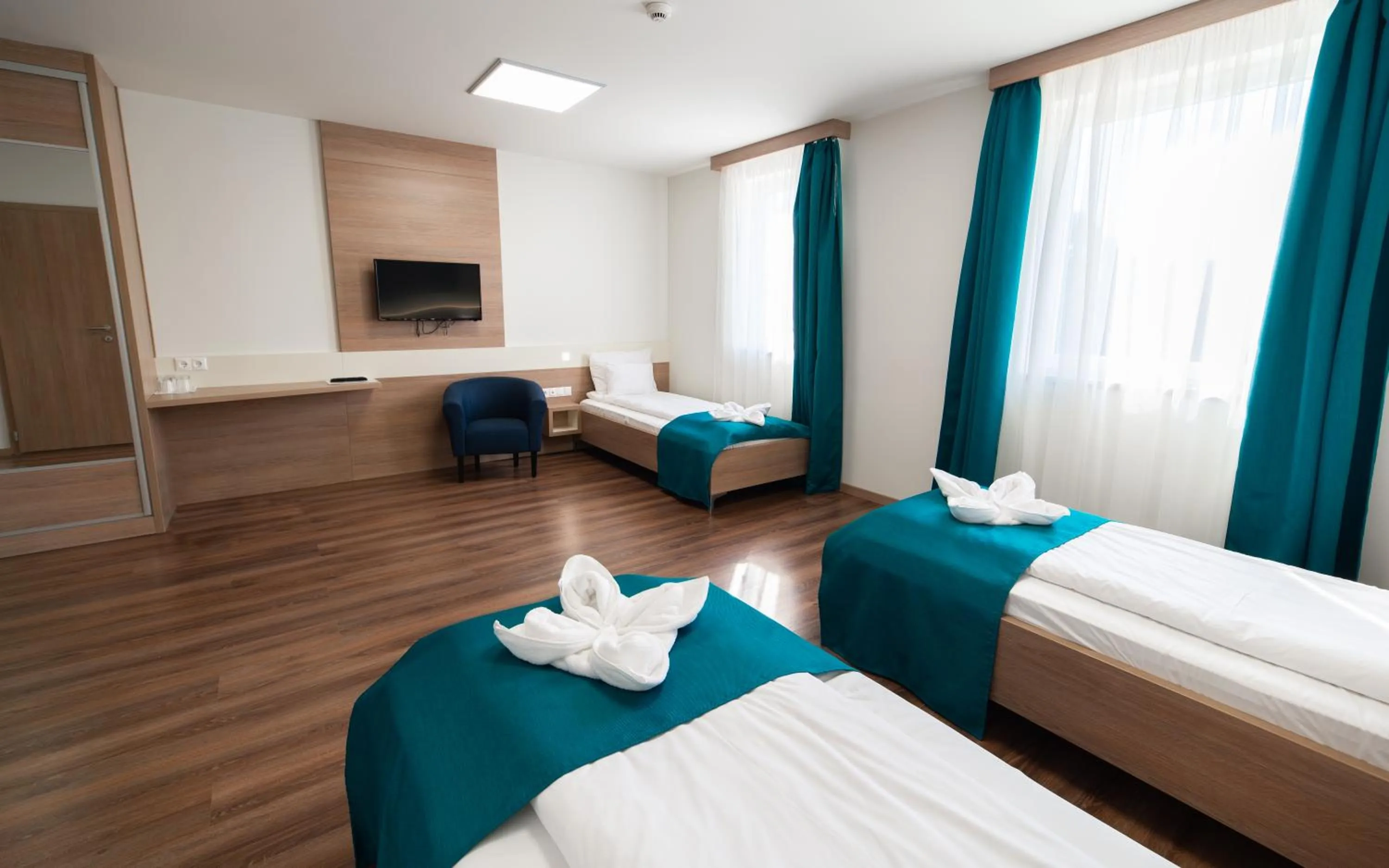 Photo of the whole room, Bed in Hotel Szeghalom