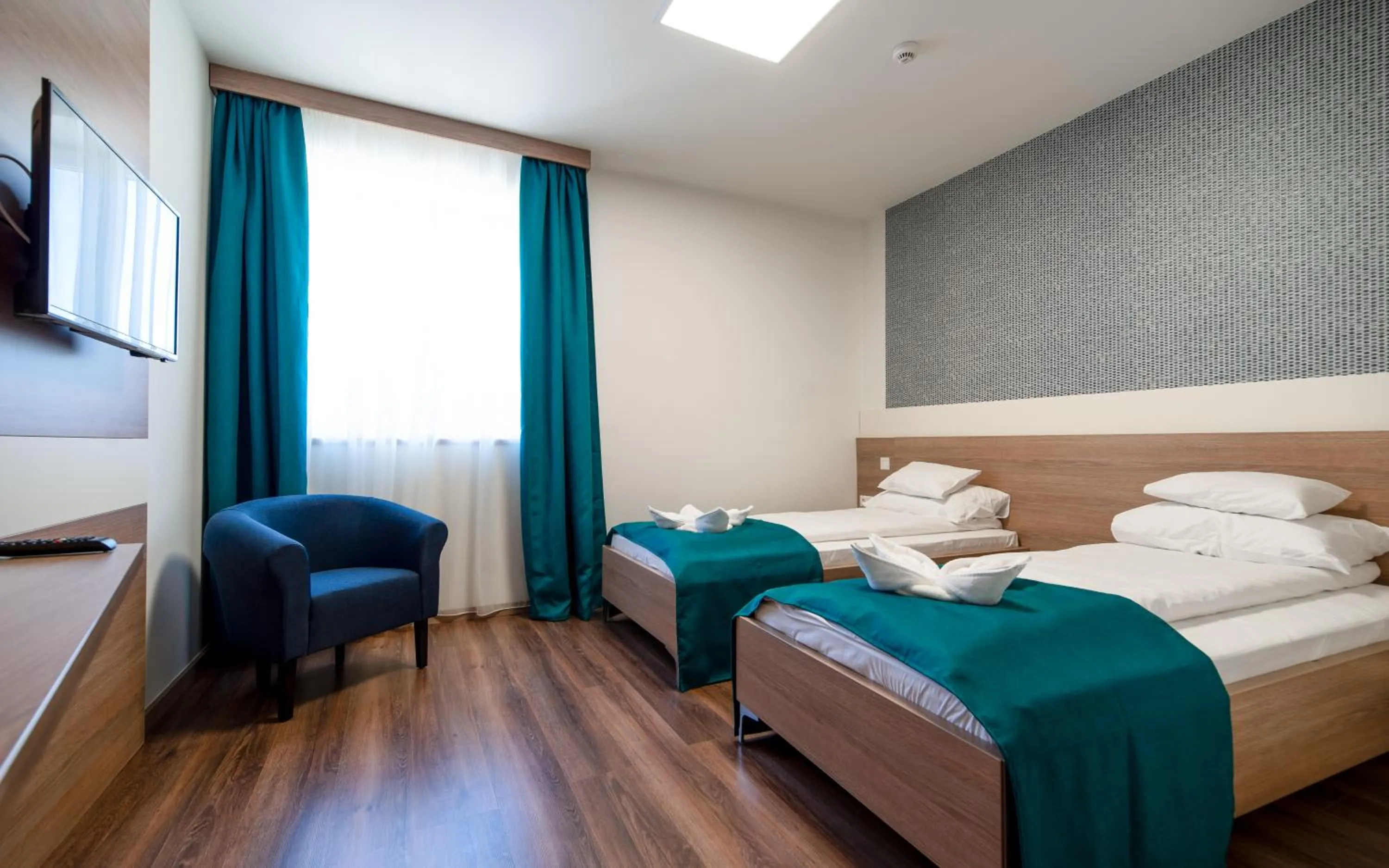 Photo of the whole room, Bed in Hotel Szeghalom