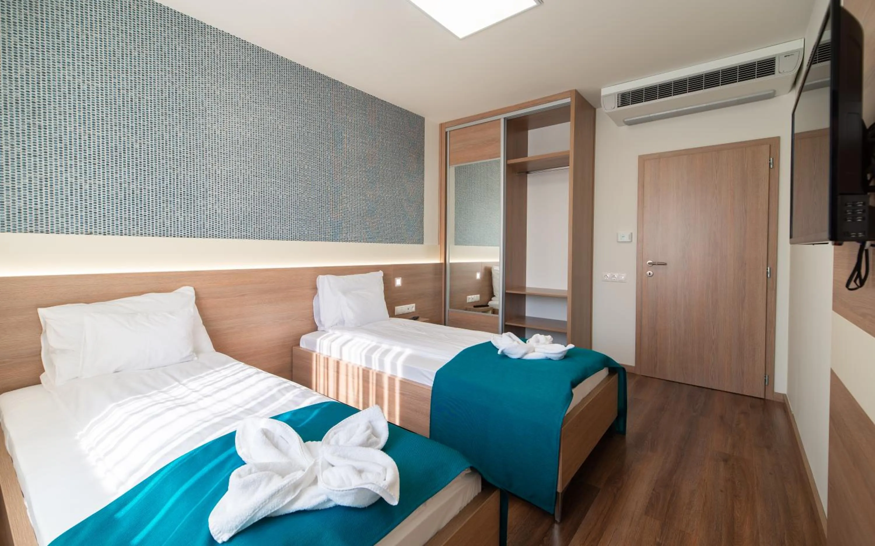 Photo of the whole room, Bed in Hotel Szeghalom