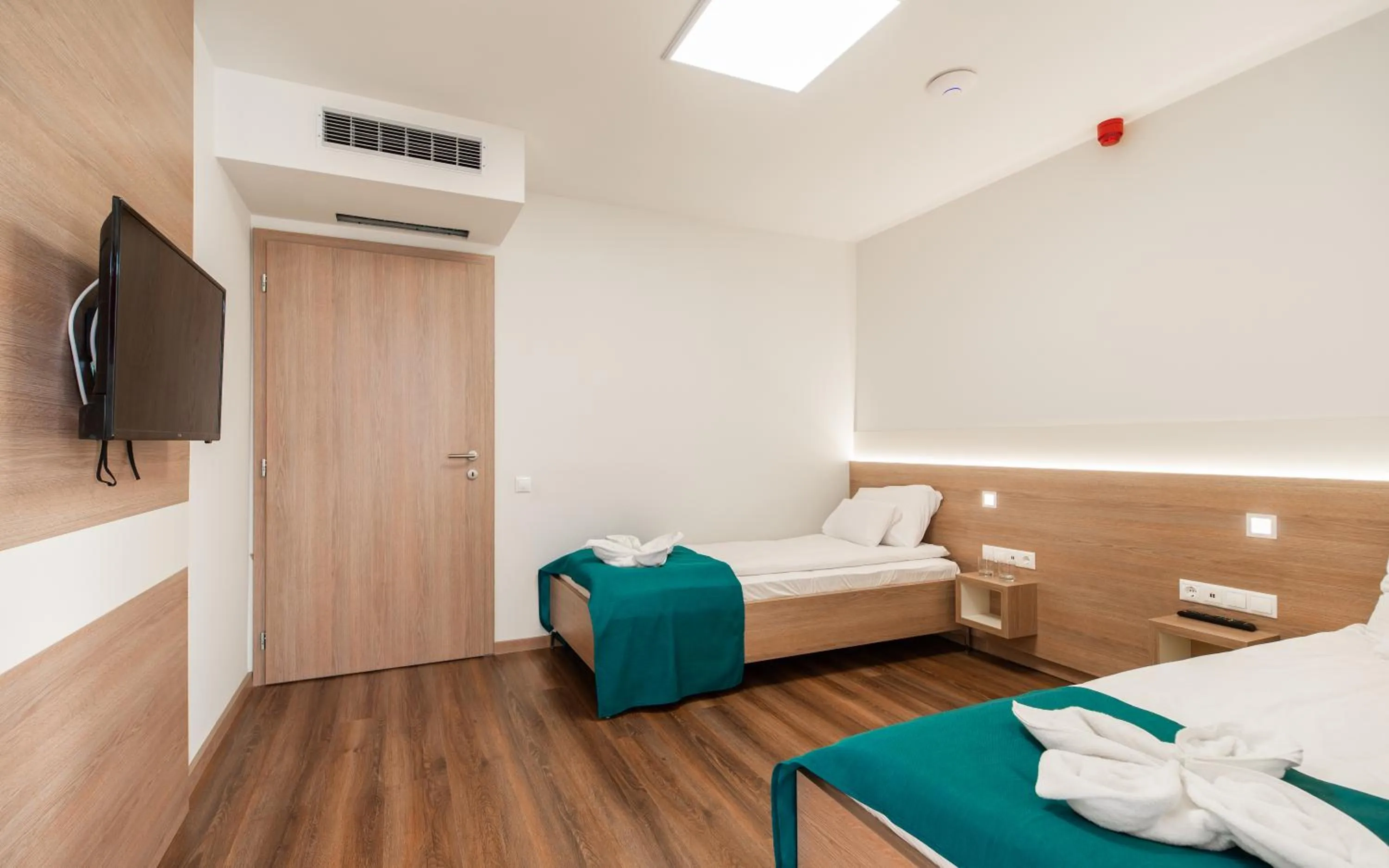 Photo of the whole room, Bed in Hotel Szeghalom