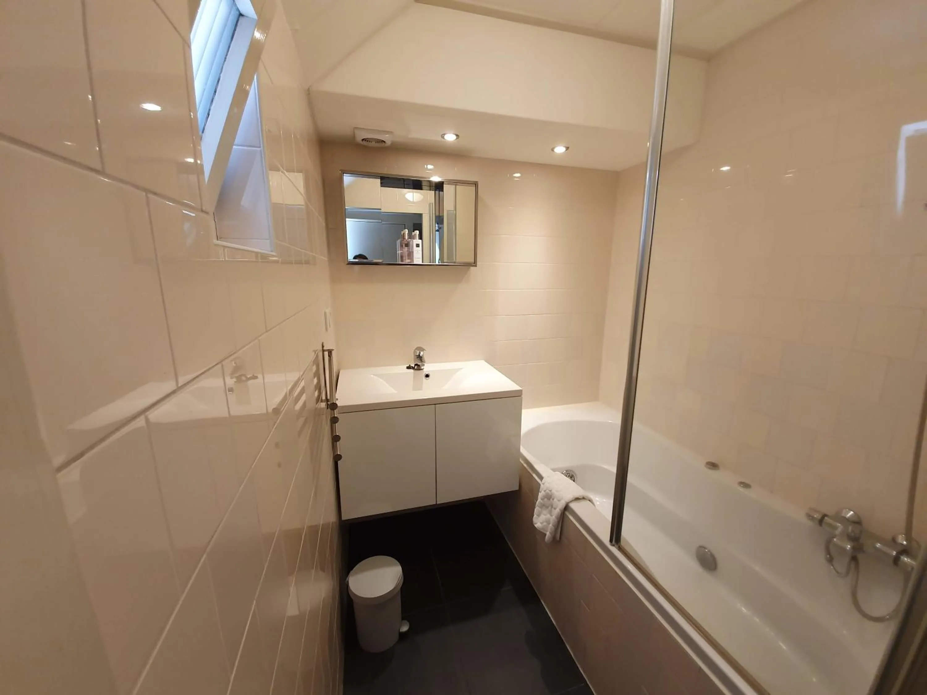 Property building in d'Oude Herbergh, vakantiehuizen aan het water