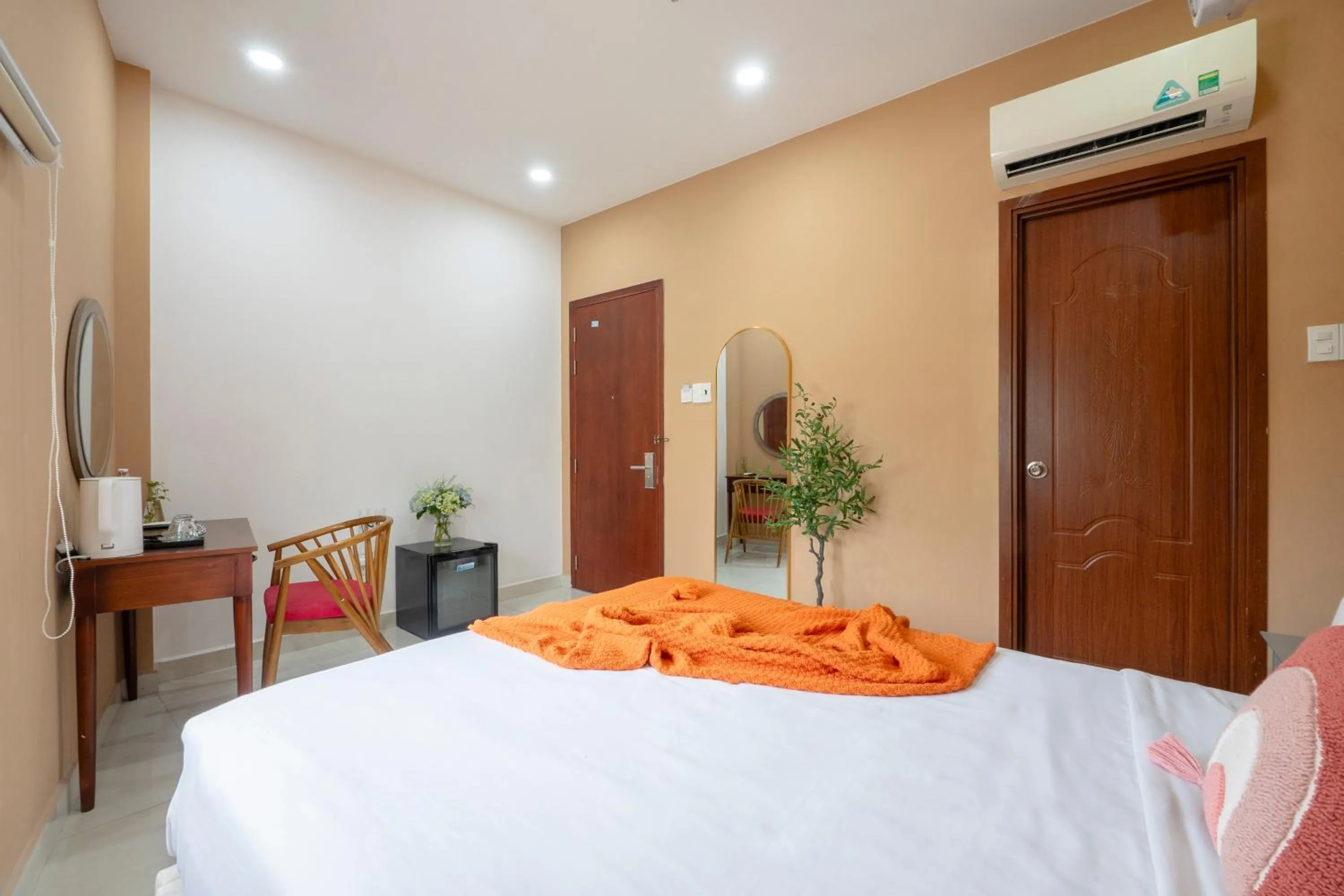 Photo of the whole room, Bed in SAZI AMILA Nguyen Hue HOTEL - Free Banh Mi