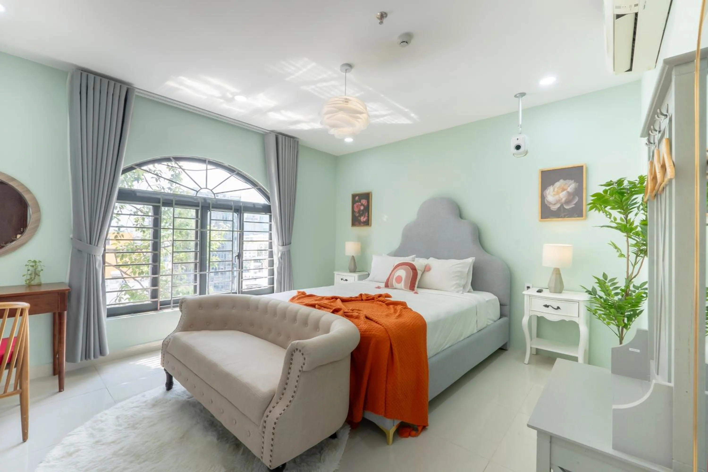 Photo of the whole room, Bed in SAZI AMILA Nguyen Hue HOTEL - Free Banh Mi