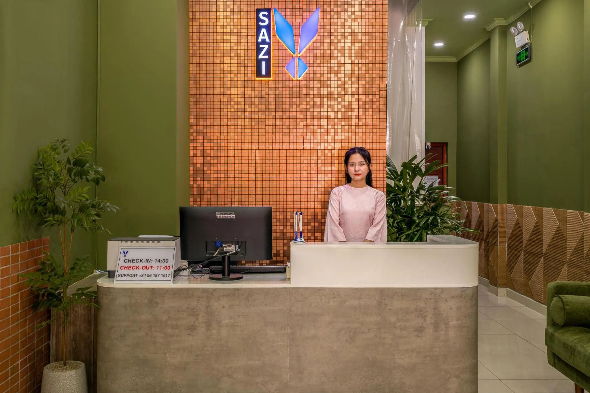 concierge in SAZI AMILA Nguyen Hue HOTEL - Free Banh Mi