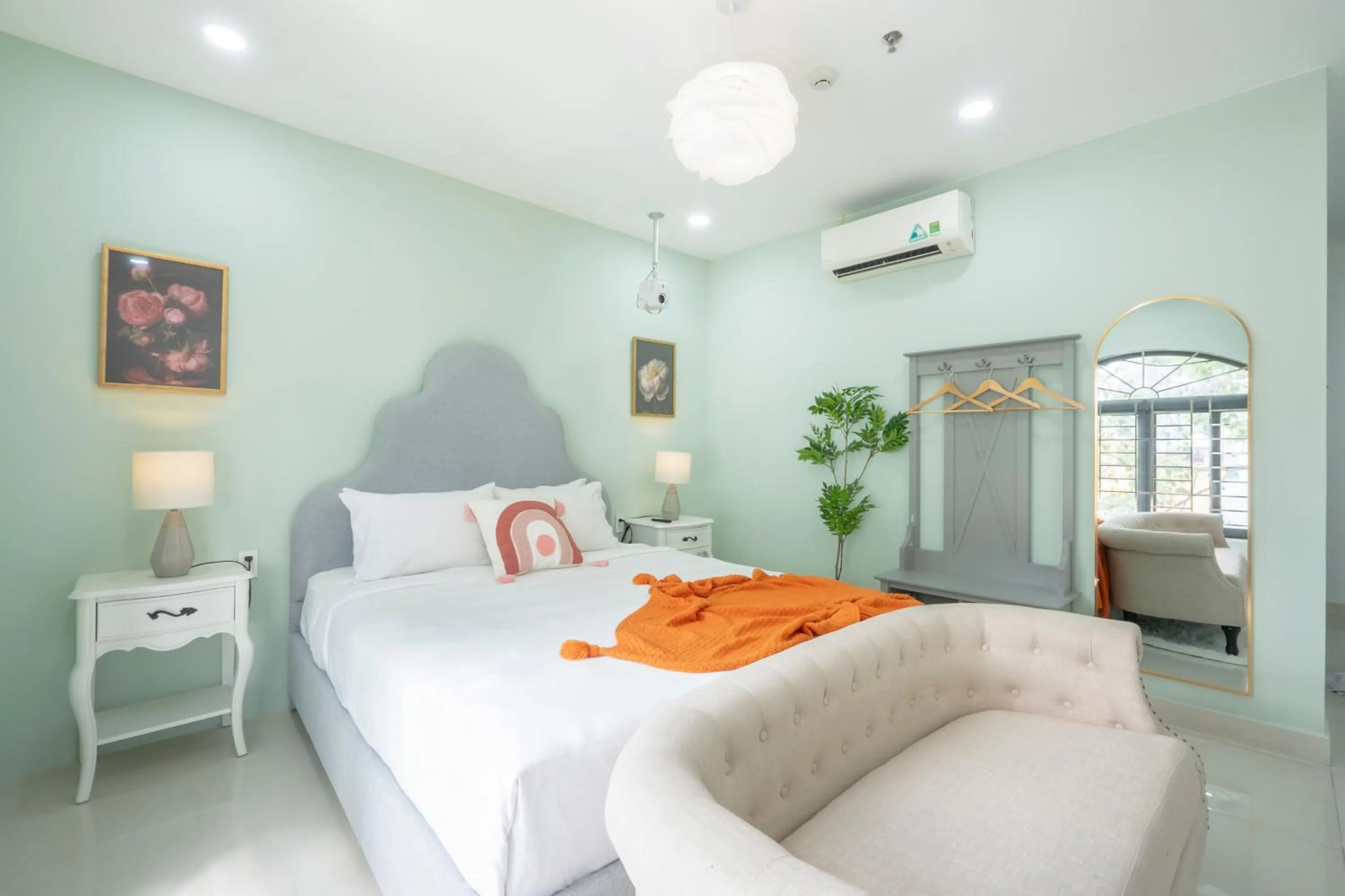 Bed in SAZI AMILA Nguyen Hue HOTEL - Free Banh Mi