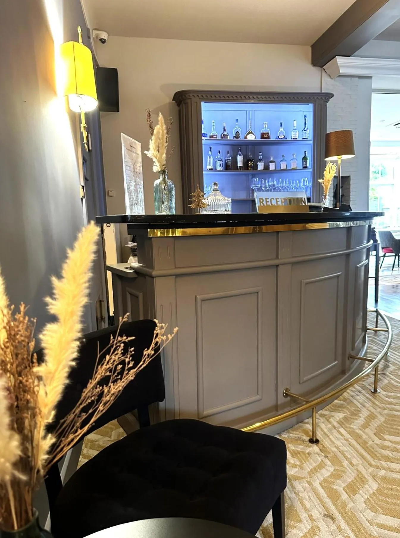 Lobby or reception in The Originals Boutique, Hôtel Auberge du Forgeron, Lille Sud