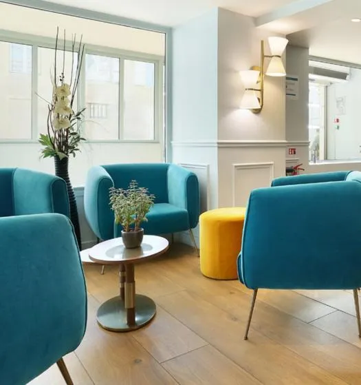 Lobby or reception in Hôtel du Cheval Blanc - Paris Marne La Vallée