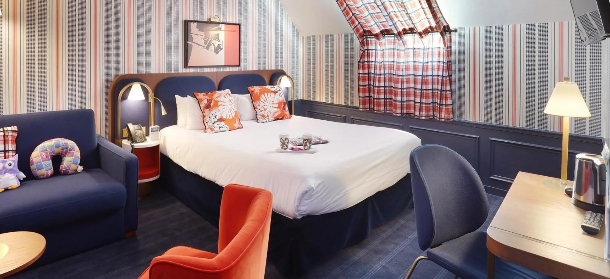 Photo of the whole room, Bed in Hôtel du Cheval Blanc - Paris Marne La Vallée