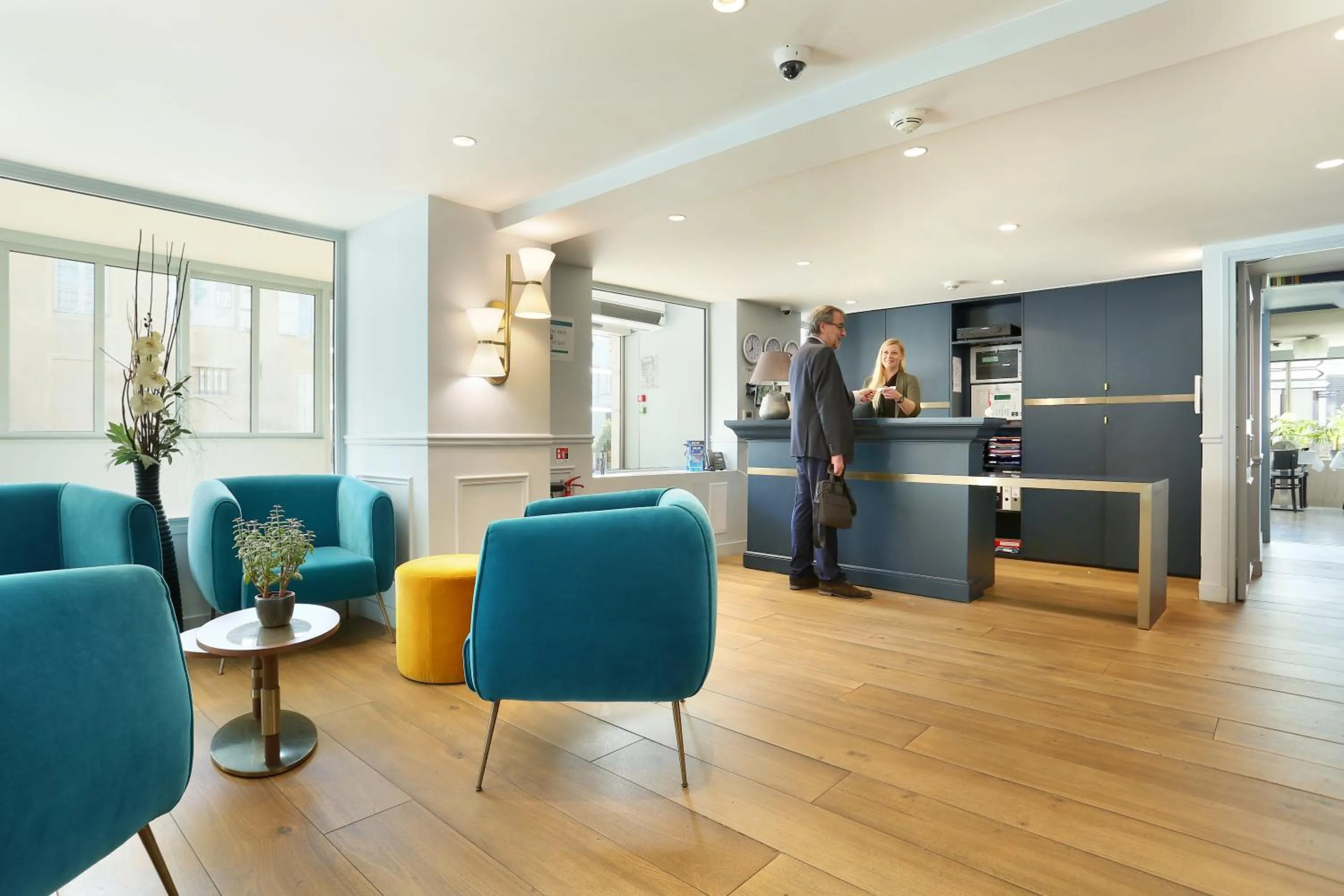 People in Hôtel du Cheval Blanc - Paris Marne La Vallée