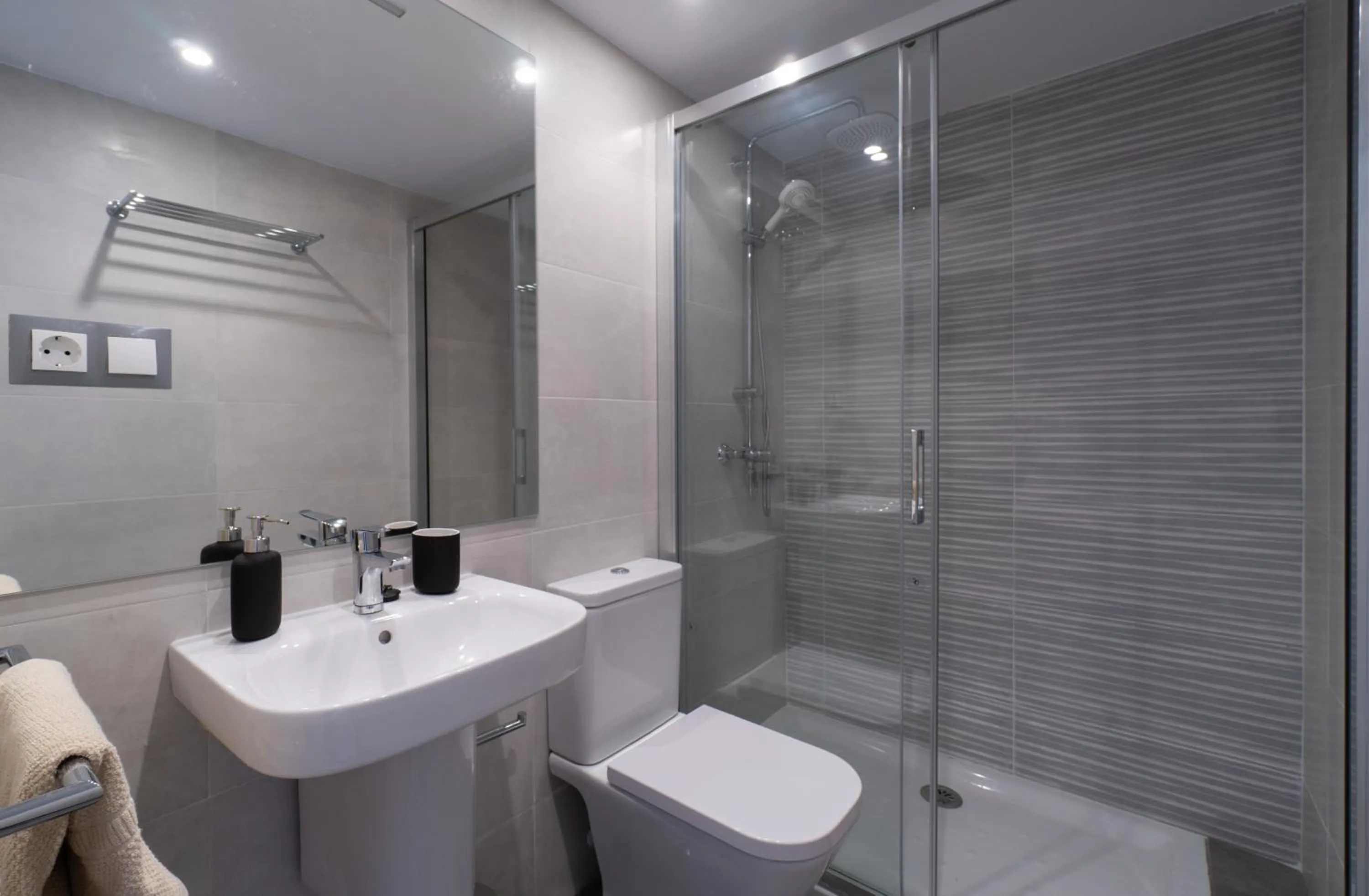 Bathroom in Sur Suites La Dorada, centricos soleados a pocos metros de la Playa y con Parking Opcional