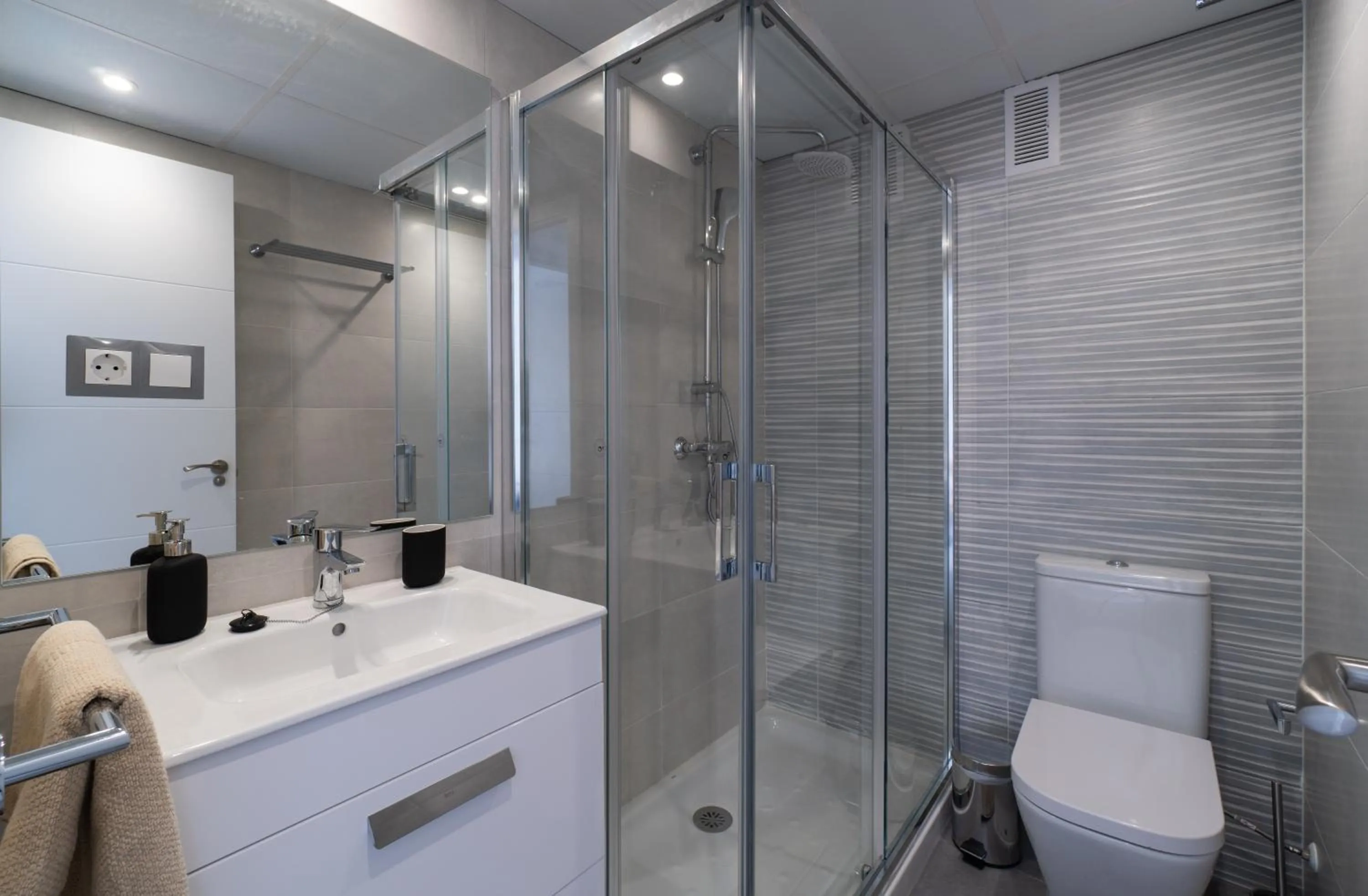 Bathroom in Sur Suites La Dorada, centricos soleados a pocos metros de la Playa y con Parking Opcional