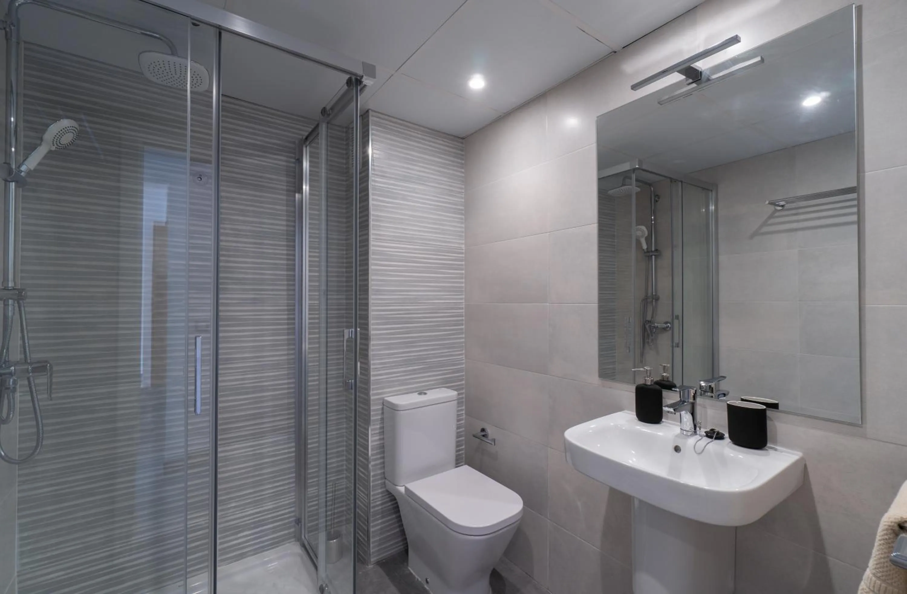 Bathroom in Sur Suites La Dorada, centricos soleados a pocos metros de la Playa y con Parking Opcional