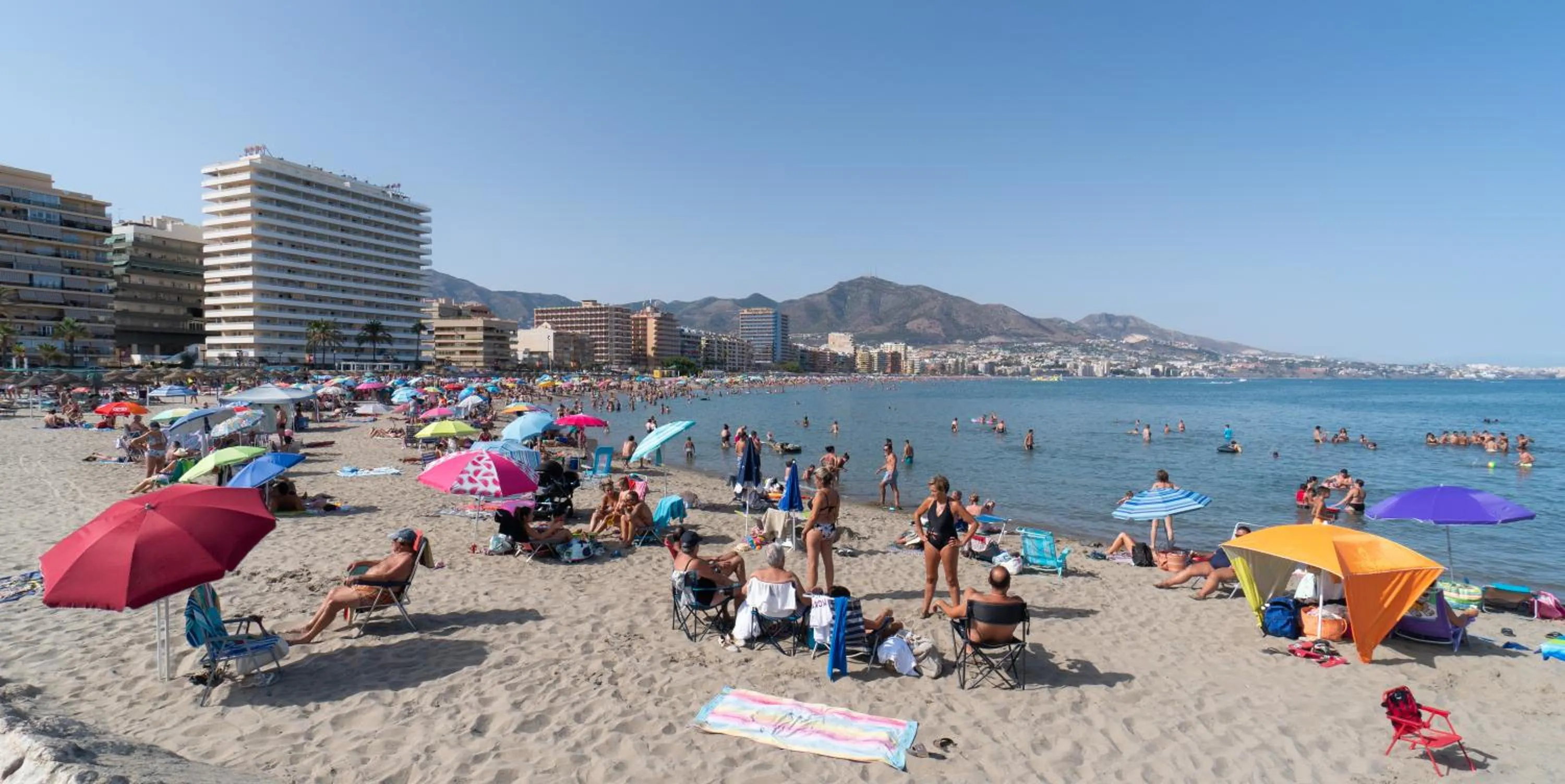 Beach in Sur Suites La Dorada, centricos soleados a pocos metros de la Playa y con Parking Opcional