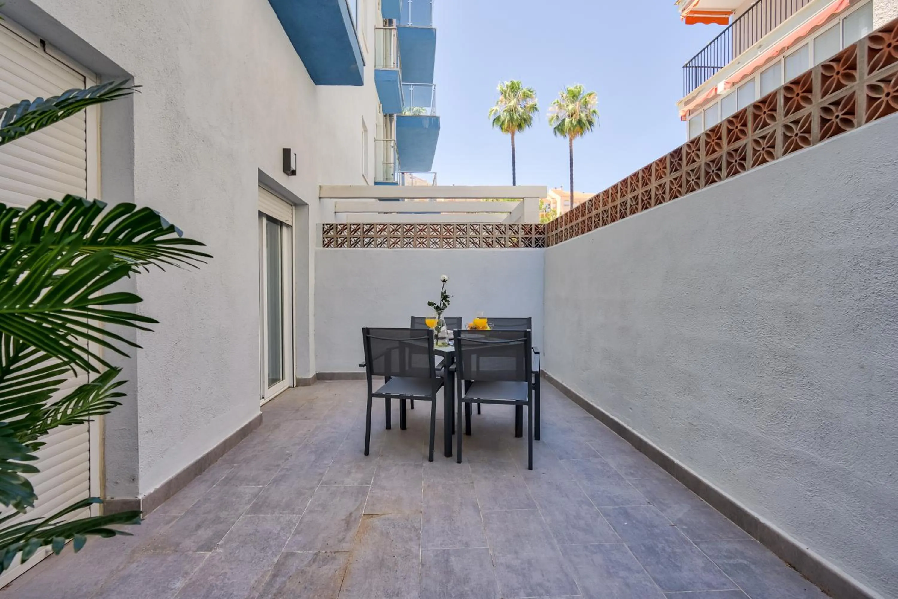 Patio in Sur Suites La Dorada, centricos soleados a pocos metros de la Playa y con Parking Opcional