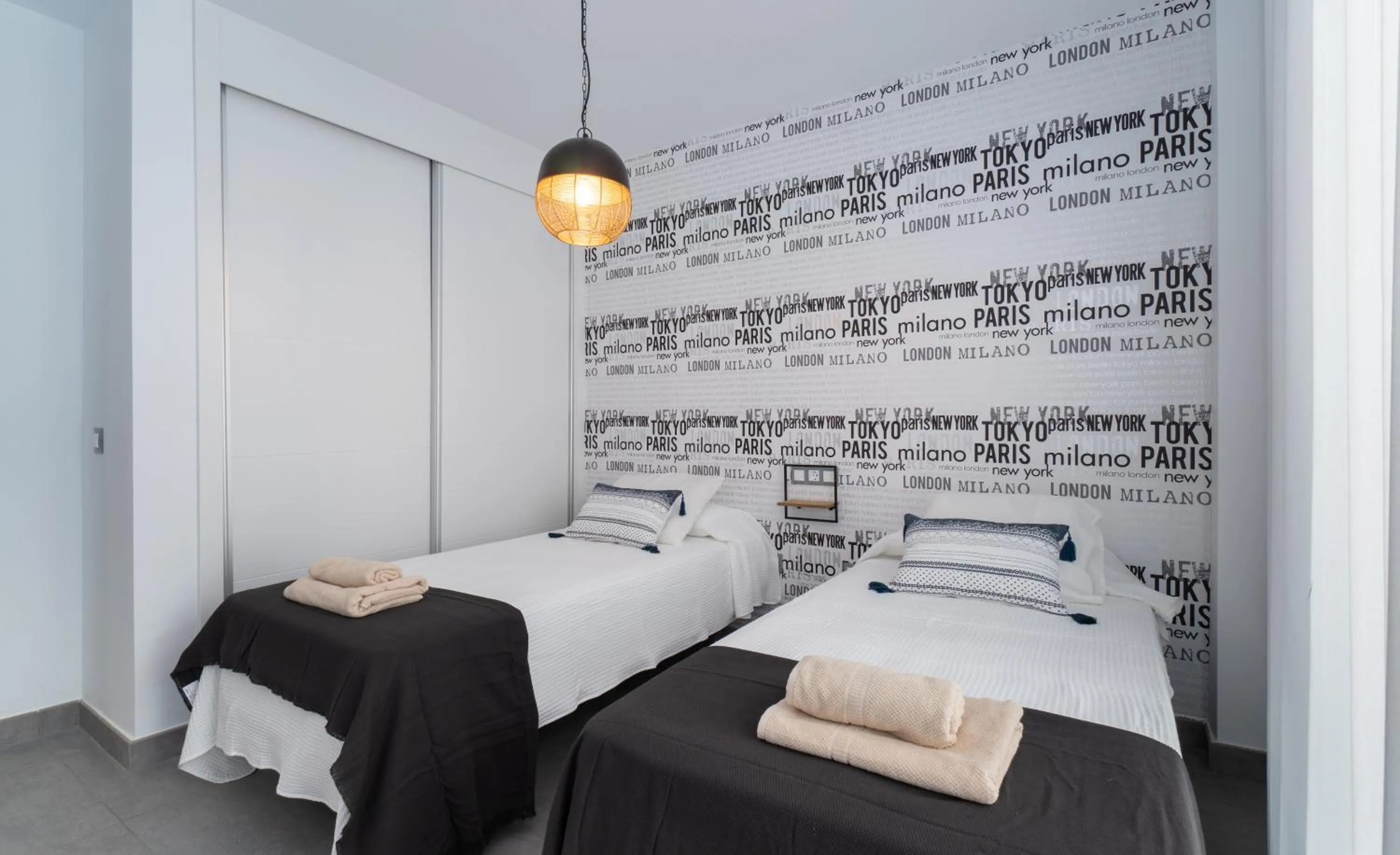 Bed in Sur Suites La Dorada, centricos soleados a pocos metros de la Playa y con Parking Opcional