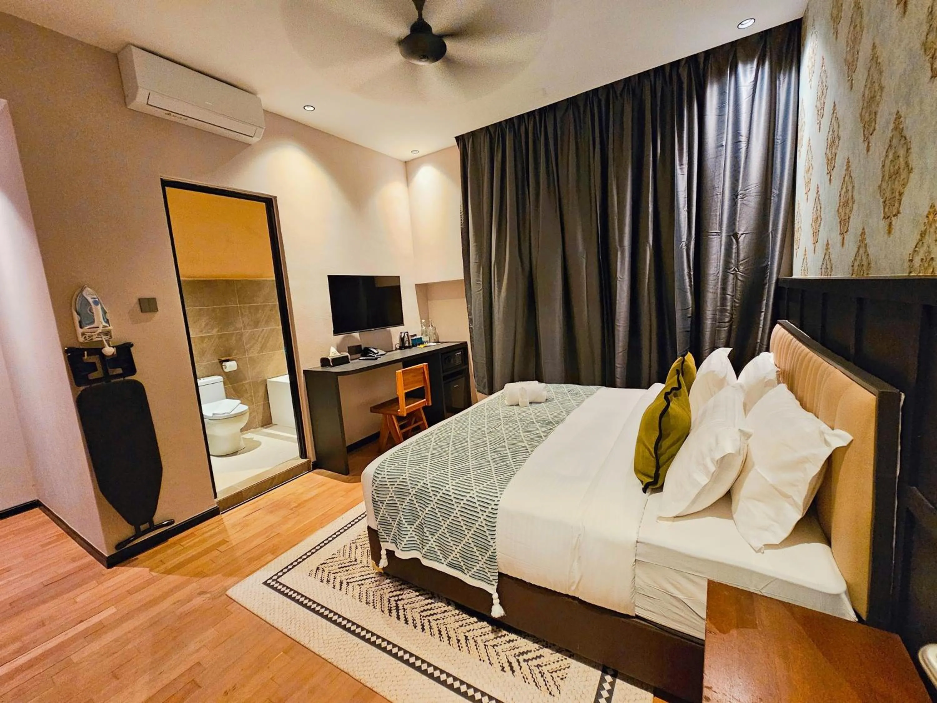 Bed in Carnarvon Suites