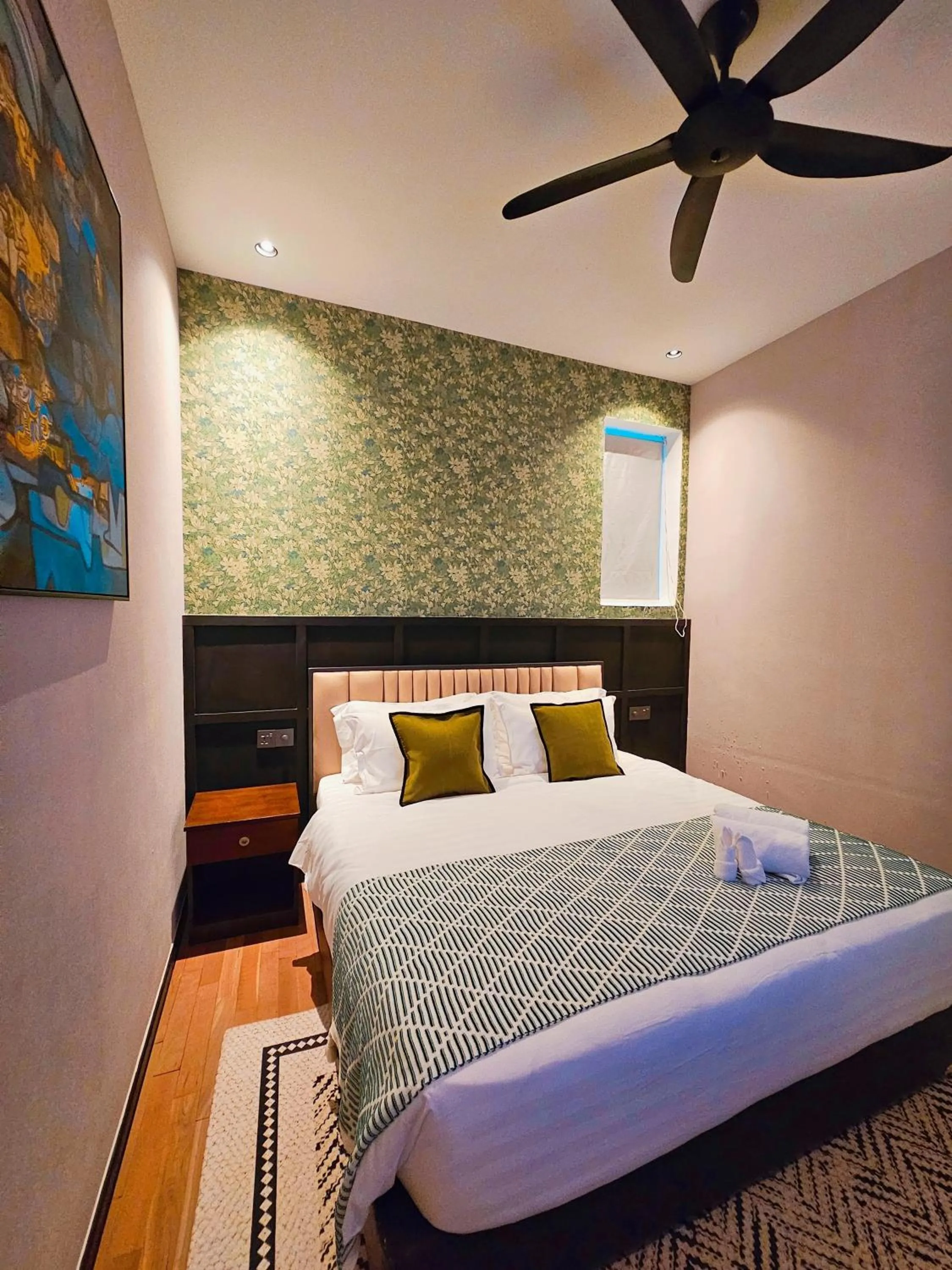 Bed in Carnarvon Suites