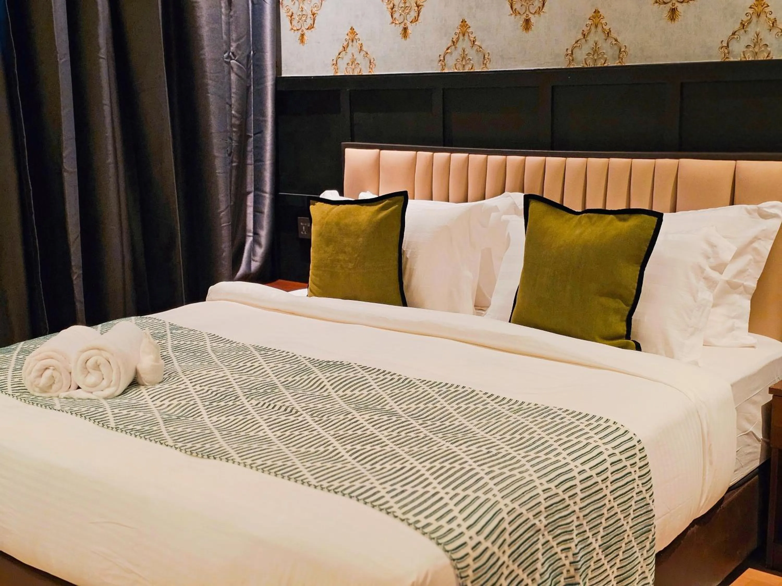 Bed in Carnarvon Suites