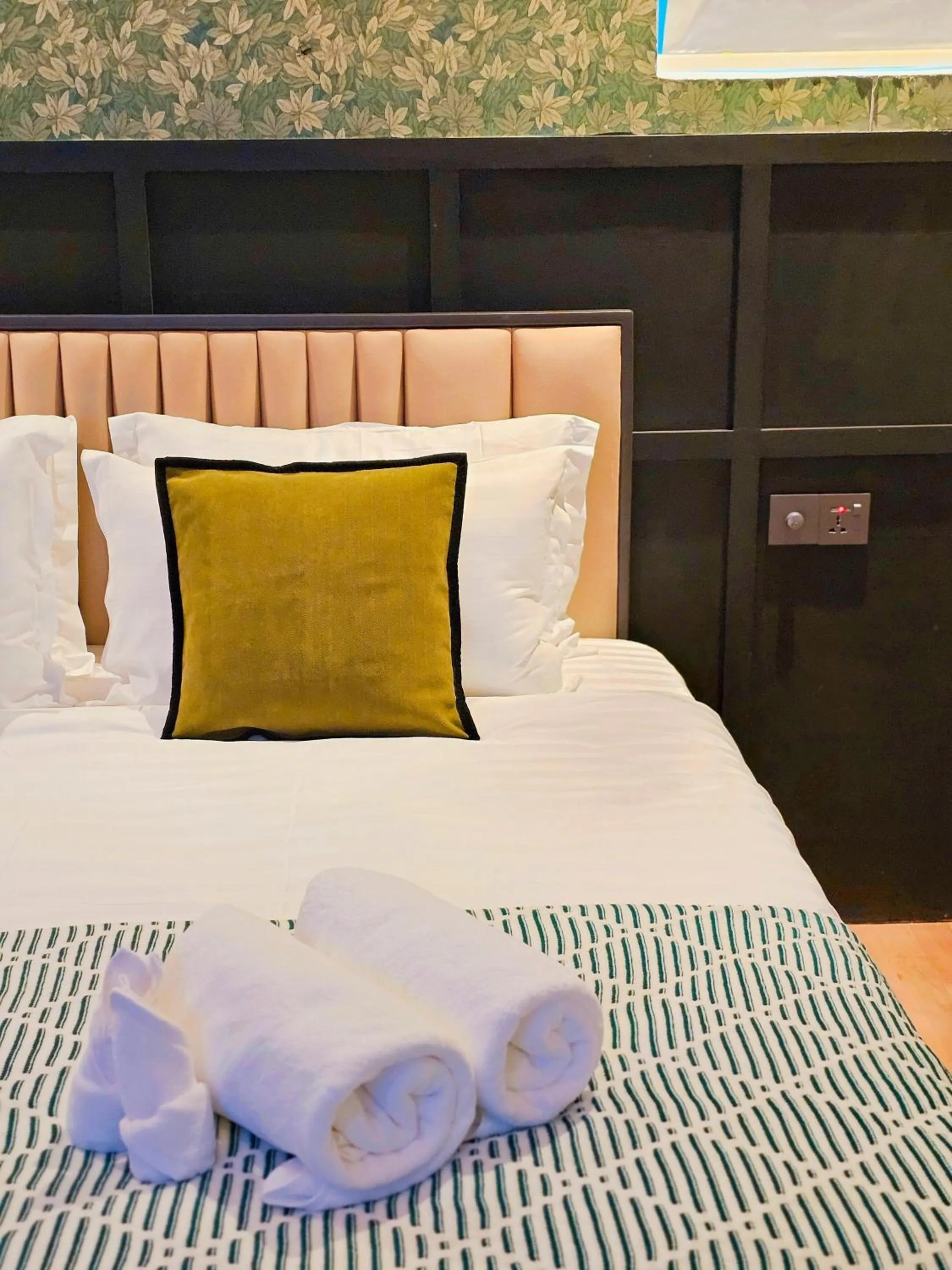 Bed in Carnarvon Suites