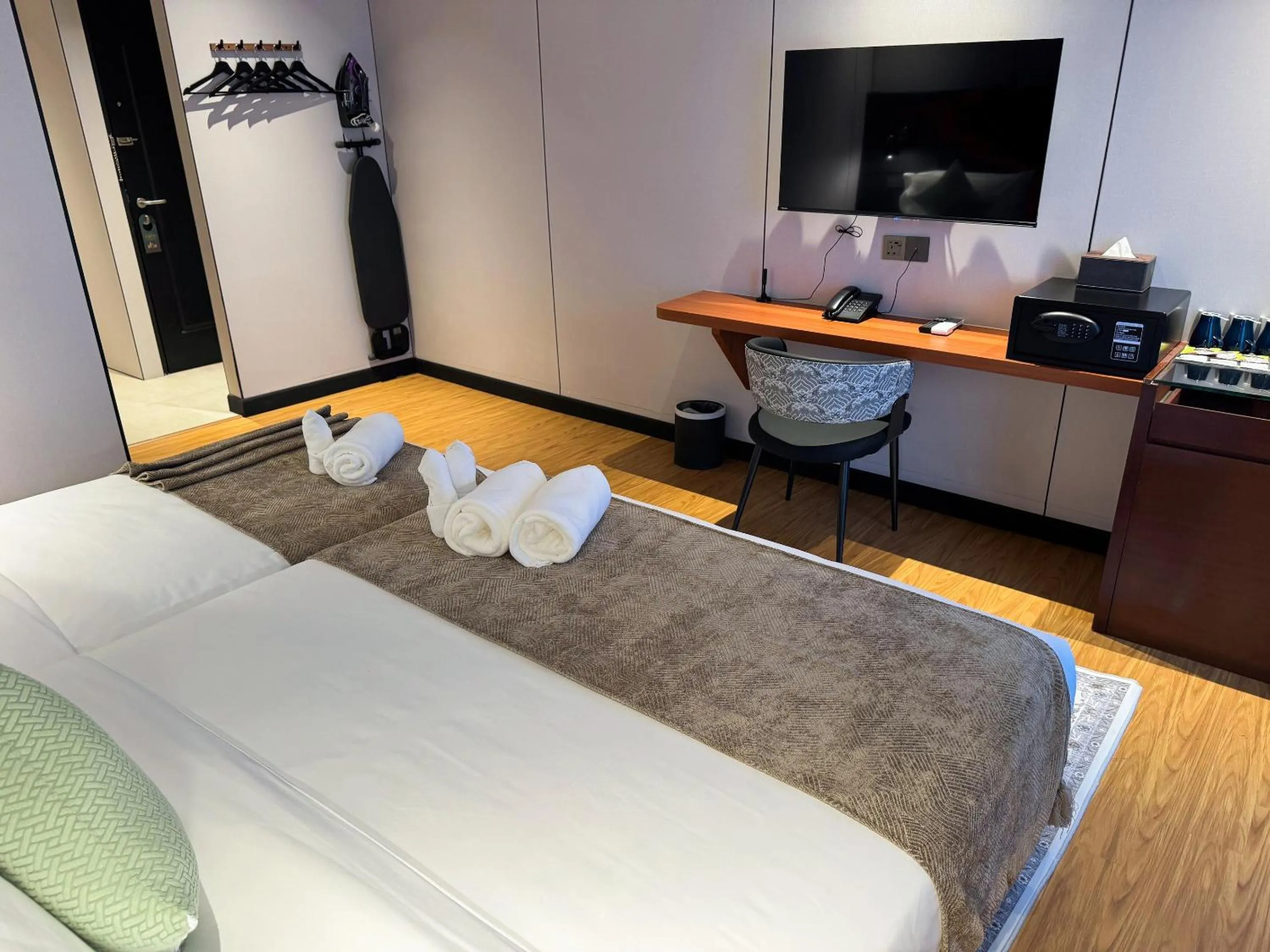 Bed in Carnarvon Suites